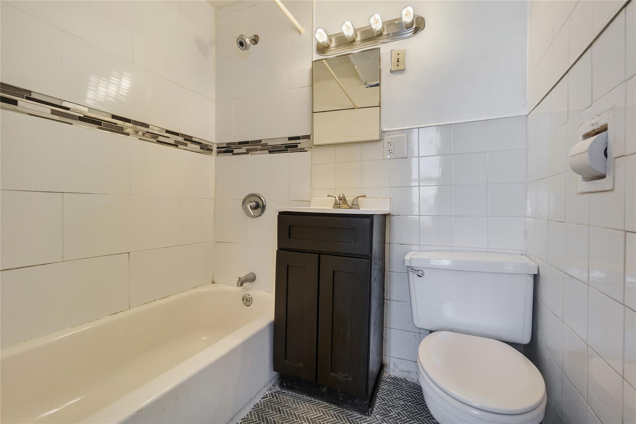 Single Family Almeda  Queens, NY 11692, MLS-855162-4