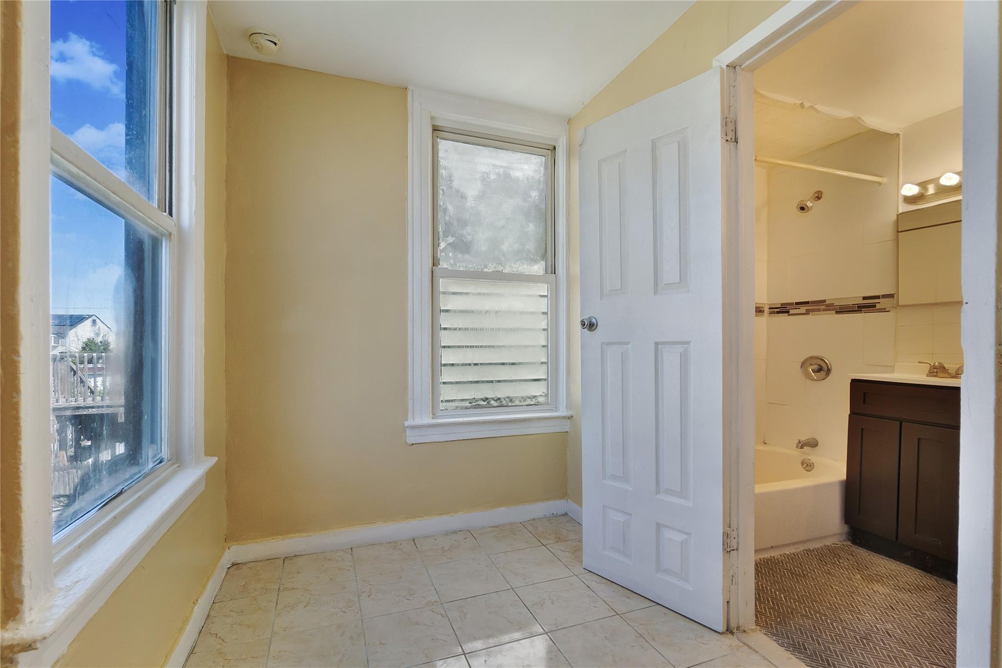 Single Family Almeda  Queens, NY 11692, MLS-855162-5