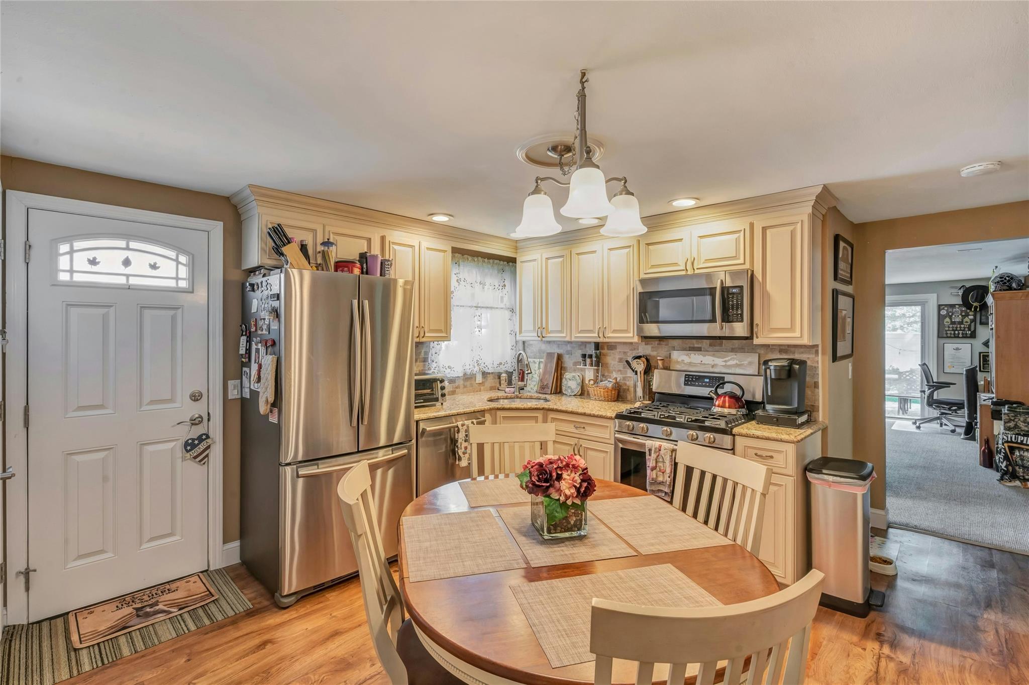 Single Family Bayview  Nassau County, NY 11793, MLS-855194-16