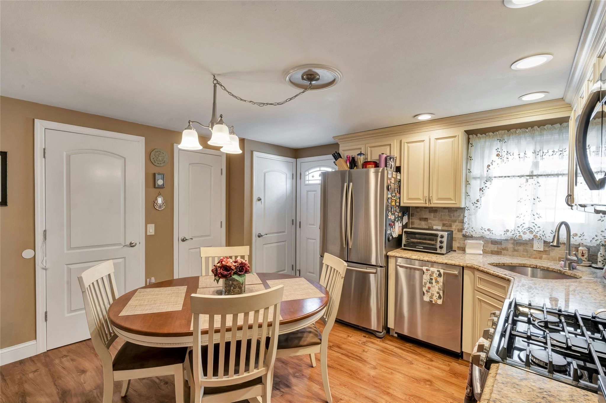 Single Family Bayview  Nassau County, NY 11793, MLS-855194-17