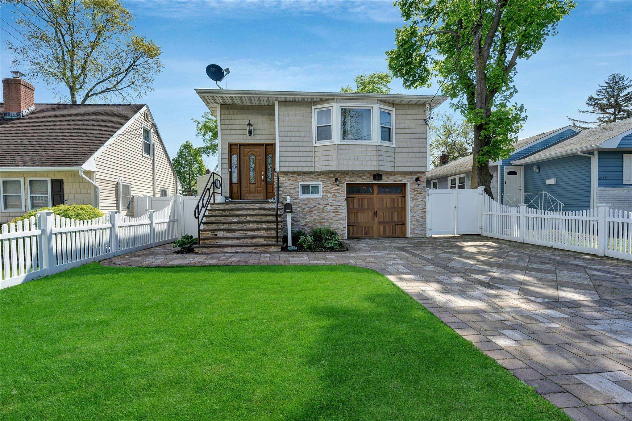 Single Family Bayview  Nassau County, NY 11793, MLS-855194-2