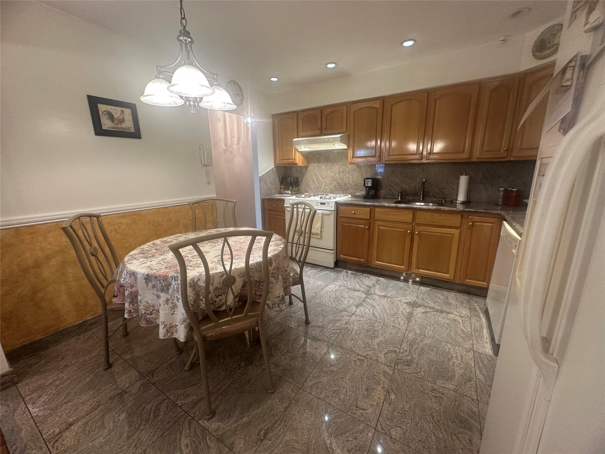 Apartment 71st  Queens, NY 11385, MLS-855214-10
