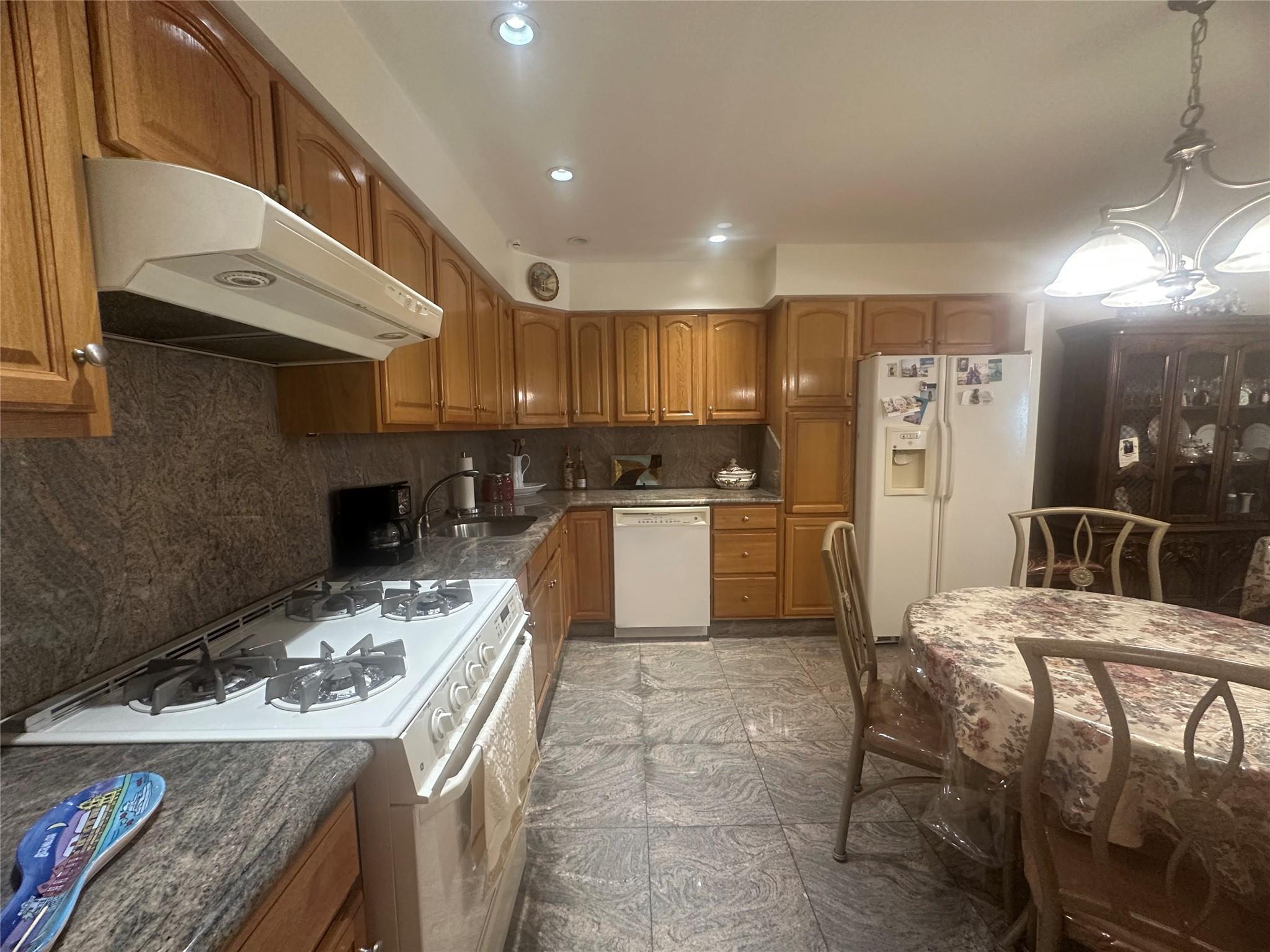 Apartment 71st  Queens, NY 11385, MLS-855214-12