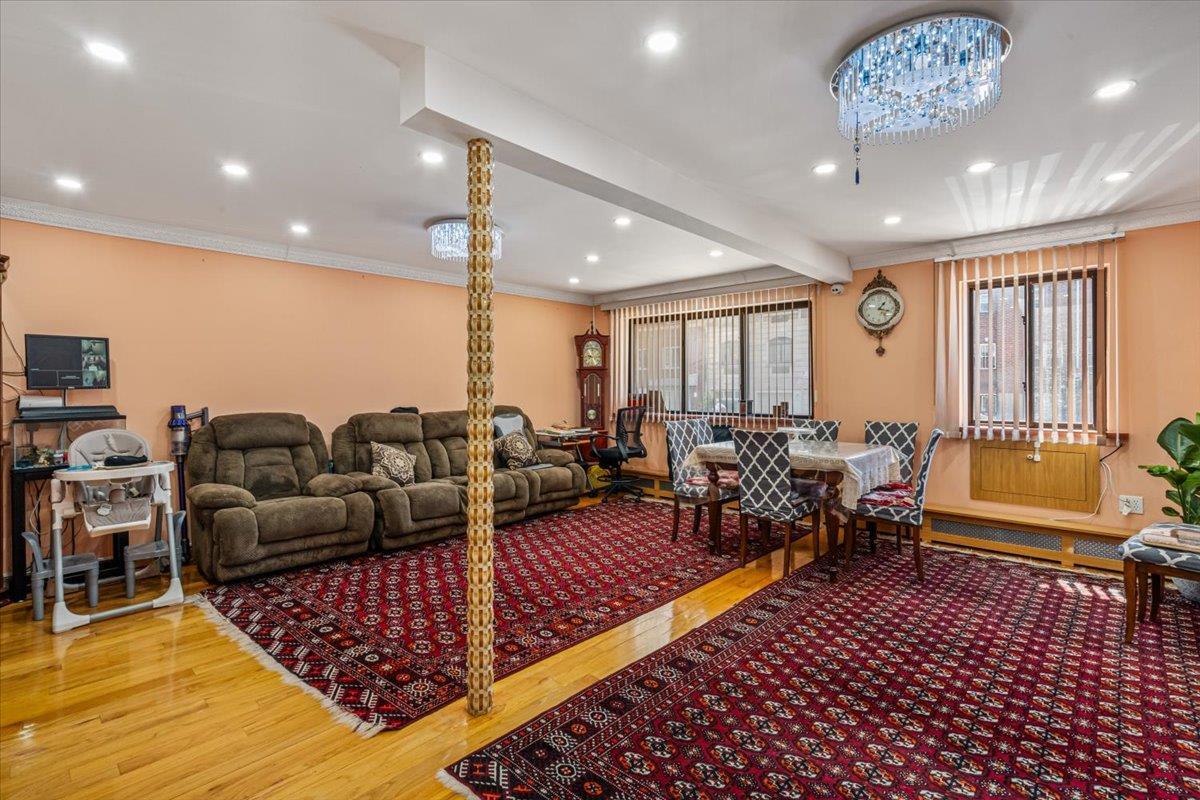 Condo in New York - Wetherole  Queens, NY 11374