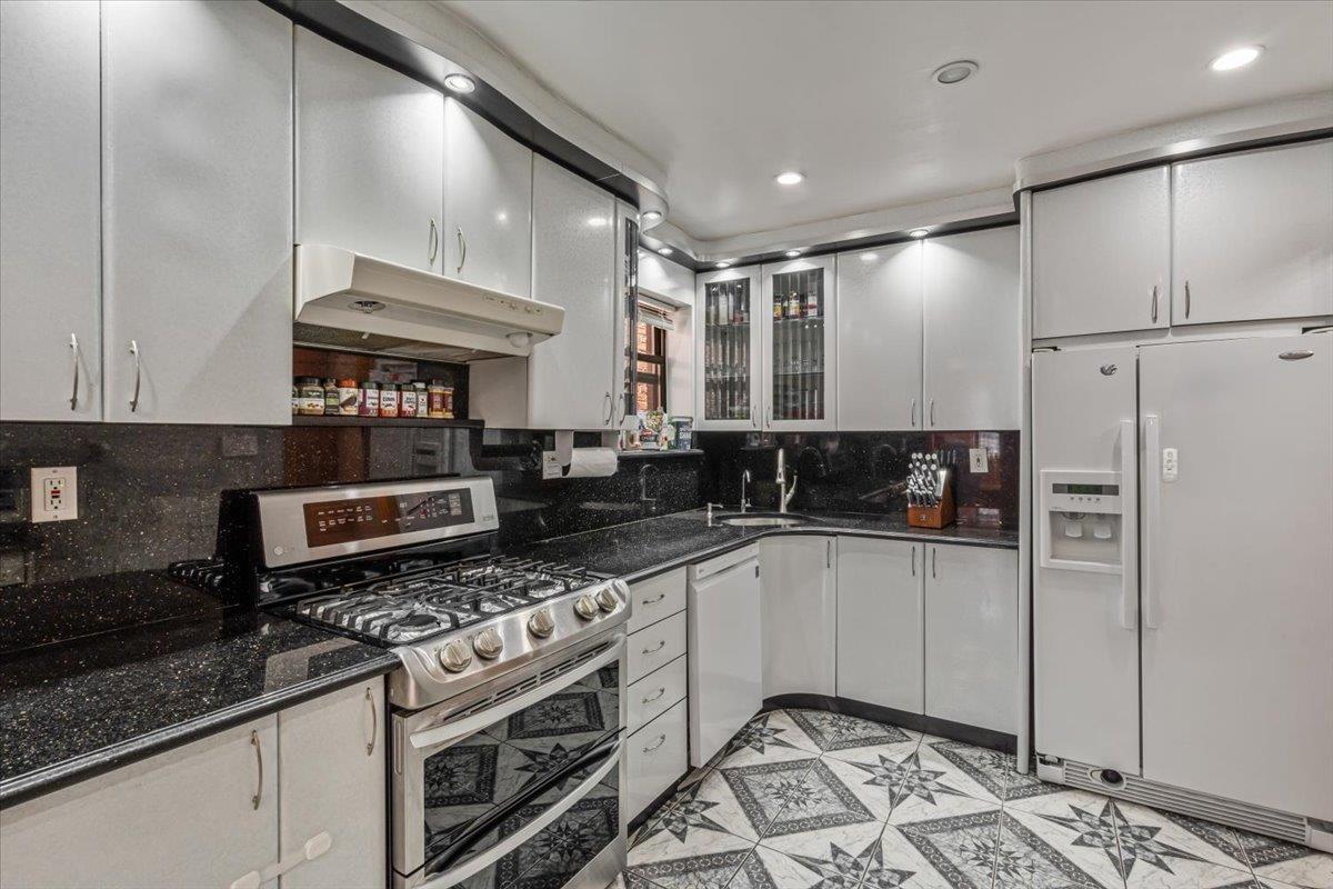 Condo Wetherole  Queens, NY 11374, MLS-855276-6