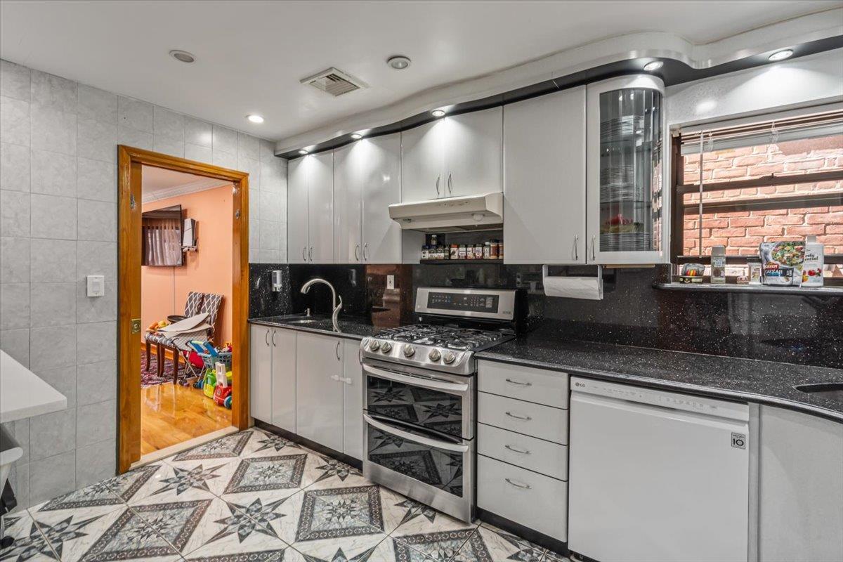 Condo Wetherole  Queens, NY 11374, MLS-855276-7