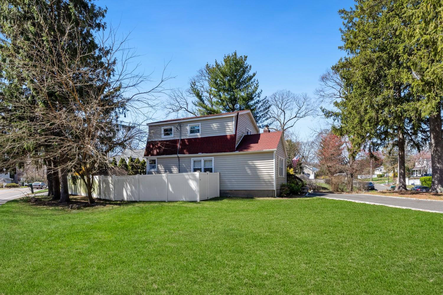 Single Family Kellum  Suffolk County, NY 11746, MLS-855287-27