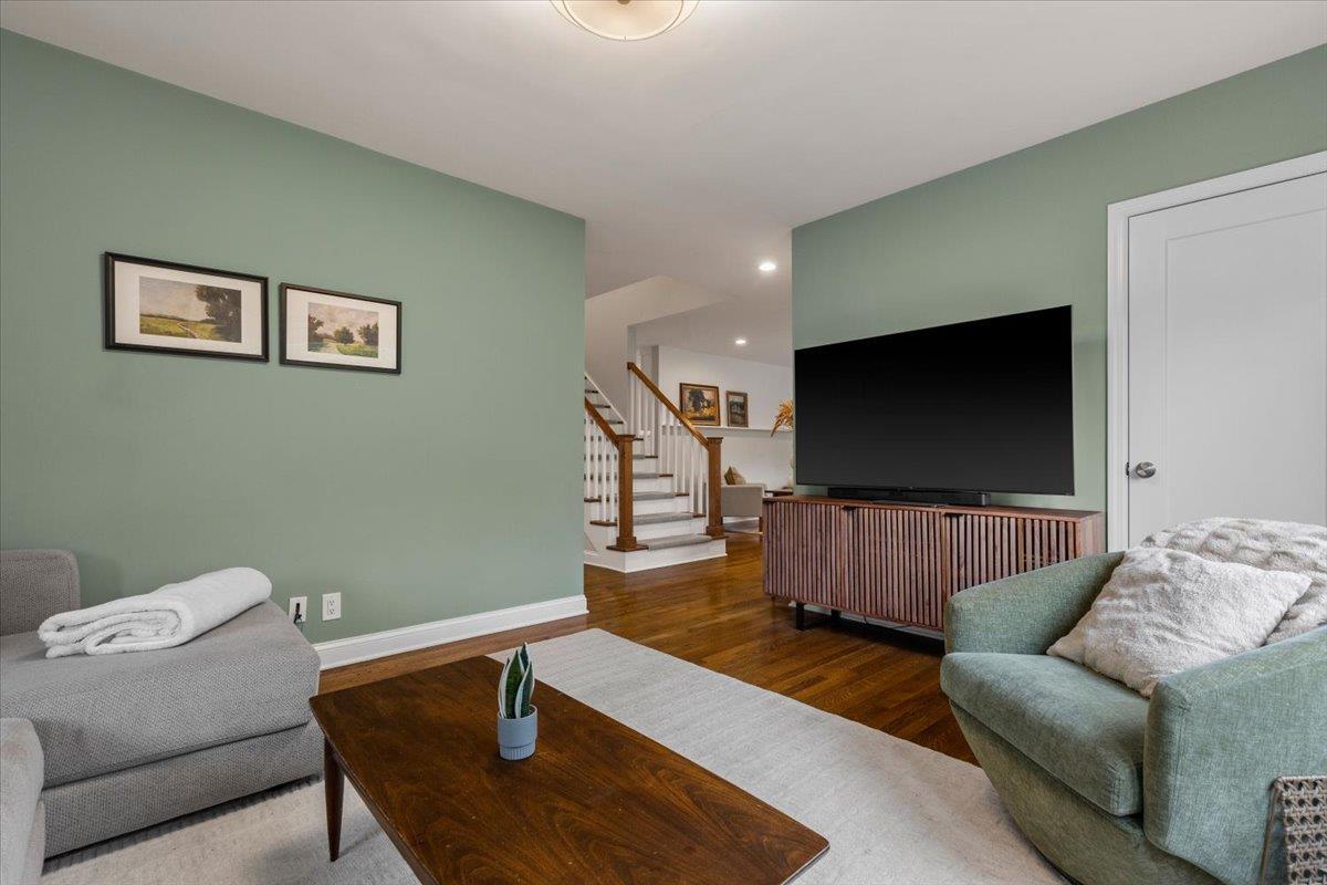 Single Family Valley  Westchester County, NY 10573, MLS-855307-10
