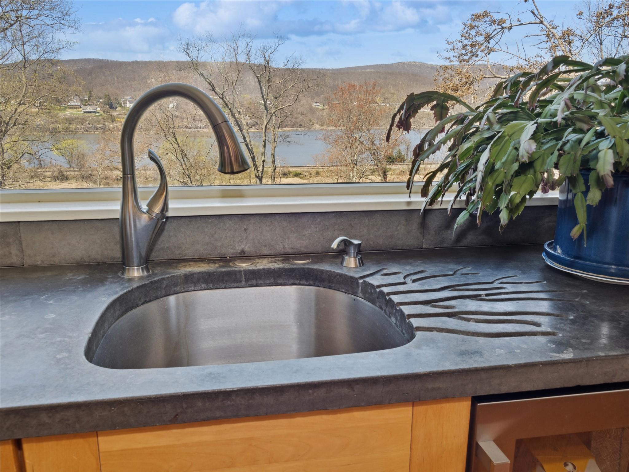 Single Family Manitou  Putnam County, NY 10524, MLS-855340-21