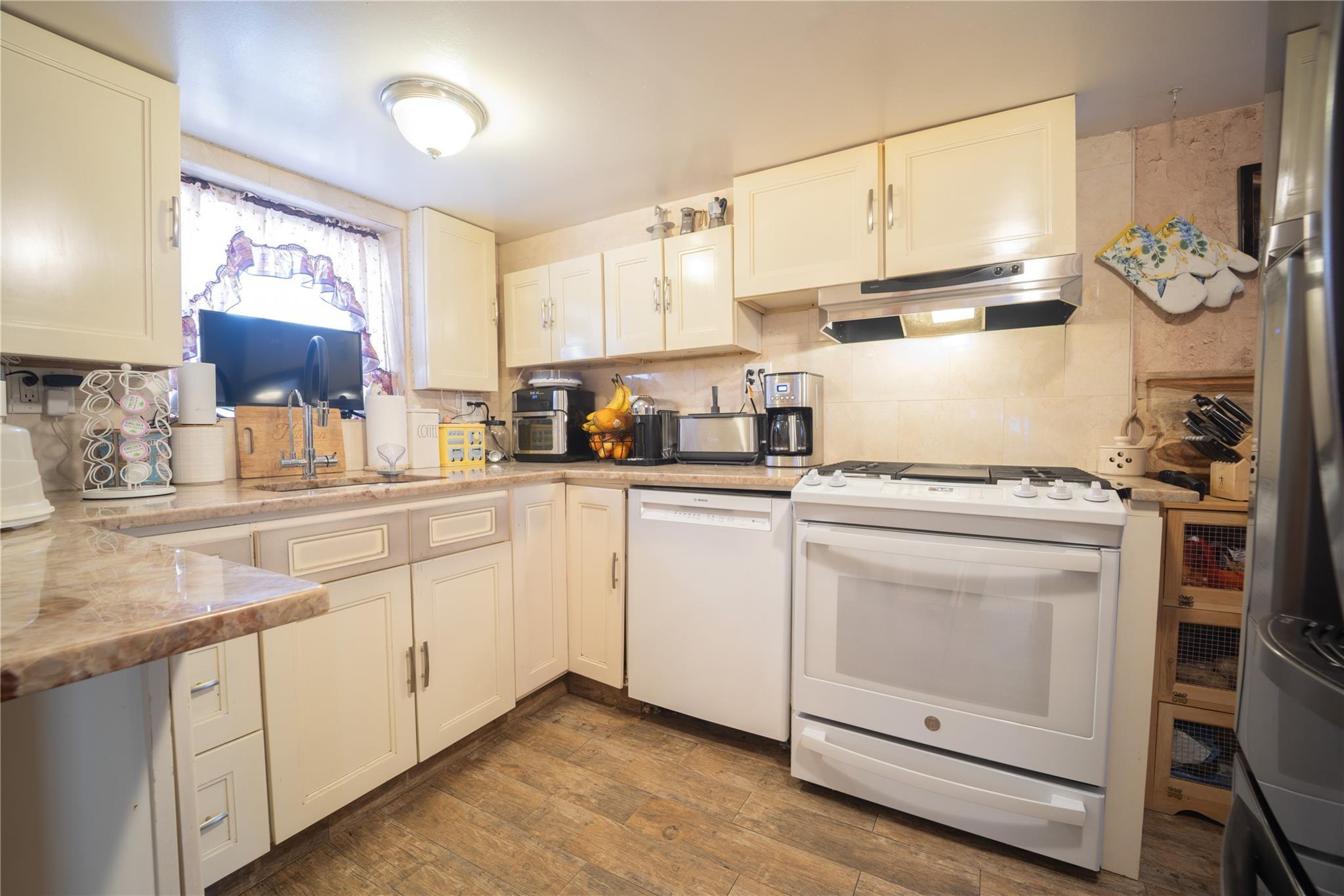 Single Family Waterbury  Bronx, NY 10465, MLS-855351-25