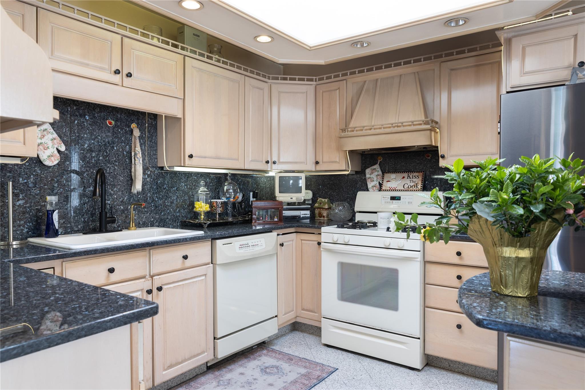 Single Family Waterbury  Bronx, NY 10465, MLS-855351-4
