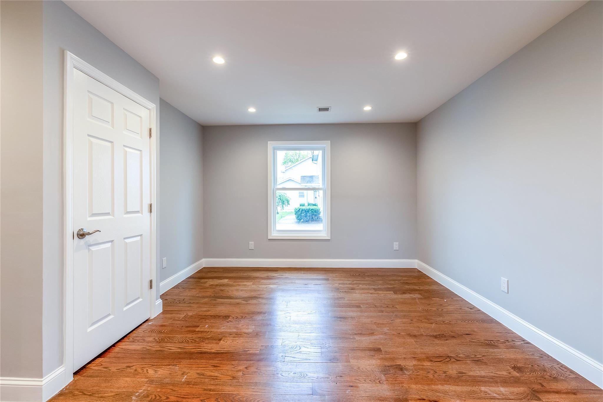 Single Family Grand  Suffolk County, NY 11798, MLS-855397-18