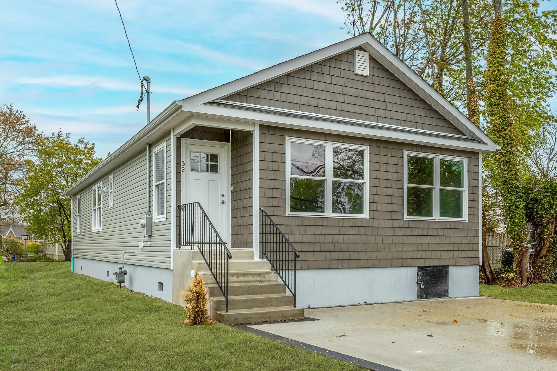 Single Family Grand  Suffolk County, NY 11798, MLS-855397-2