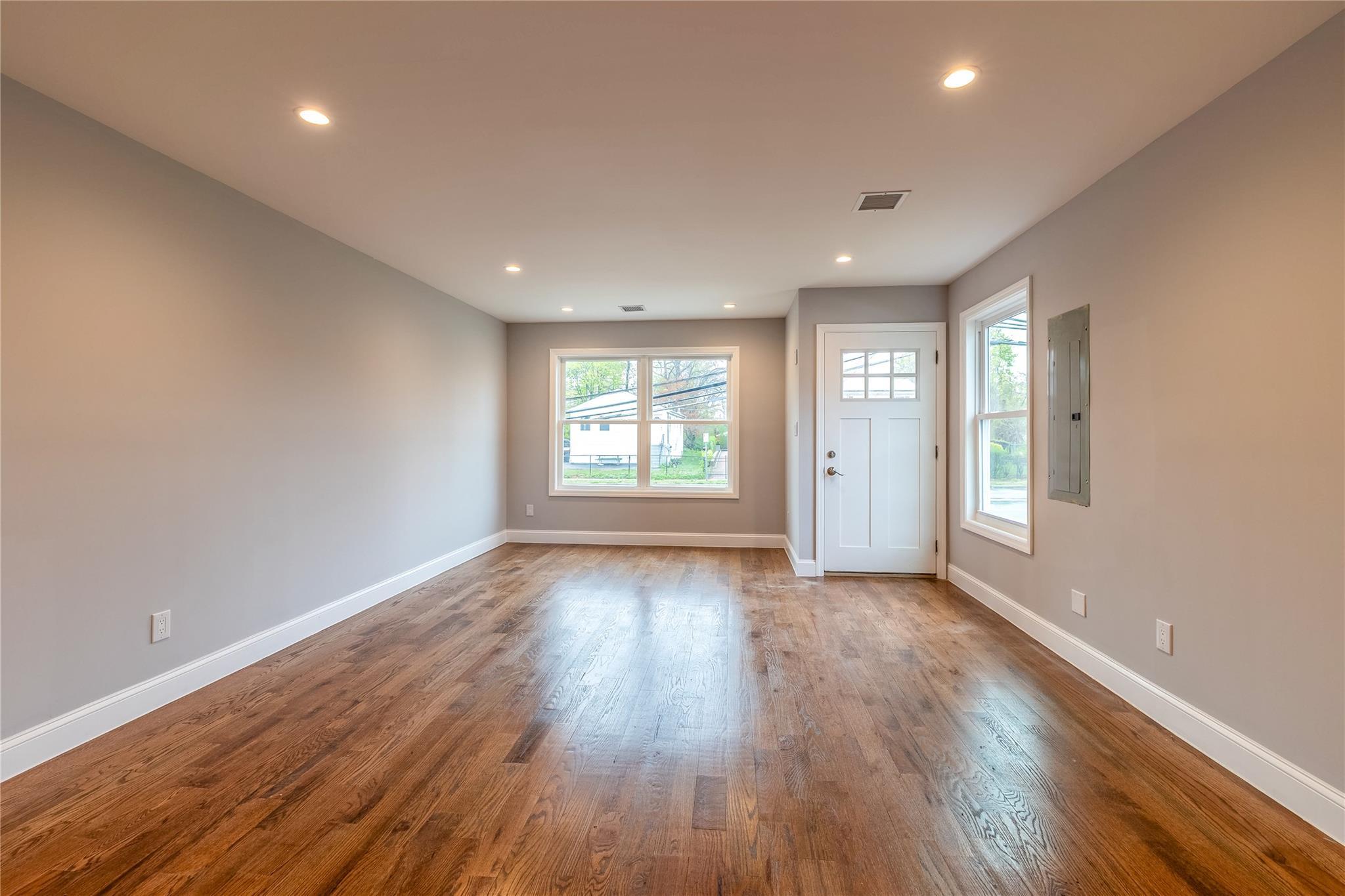 Single Family Grand  Suffolk County, NY 11798, MLS-855397-4