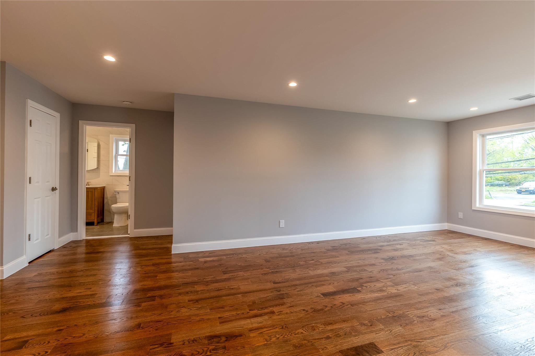 Single Family Grand  Suffolk County, NY 11798, MLS-855397-7