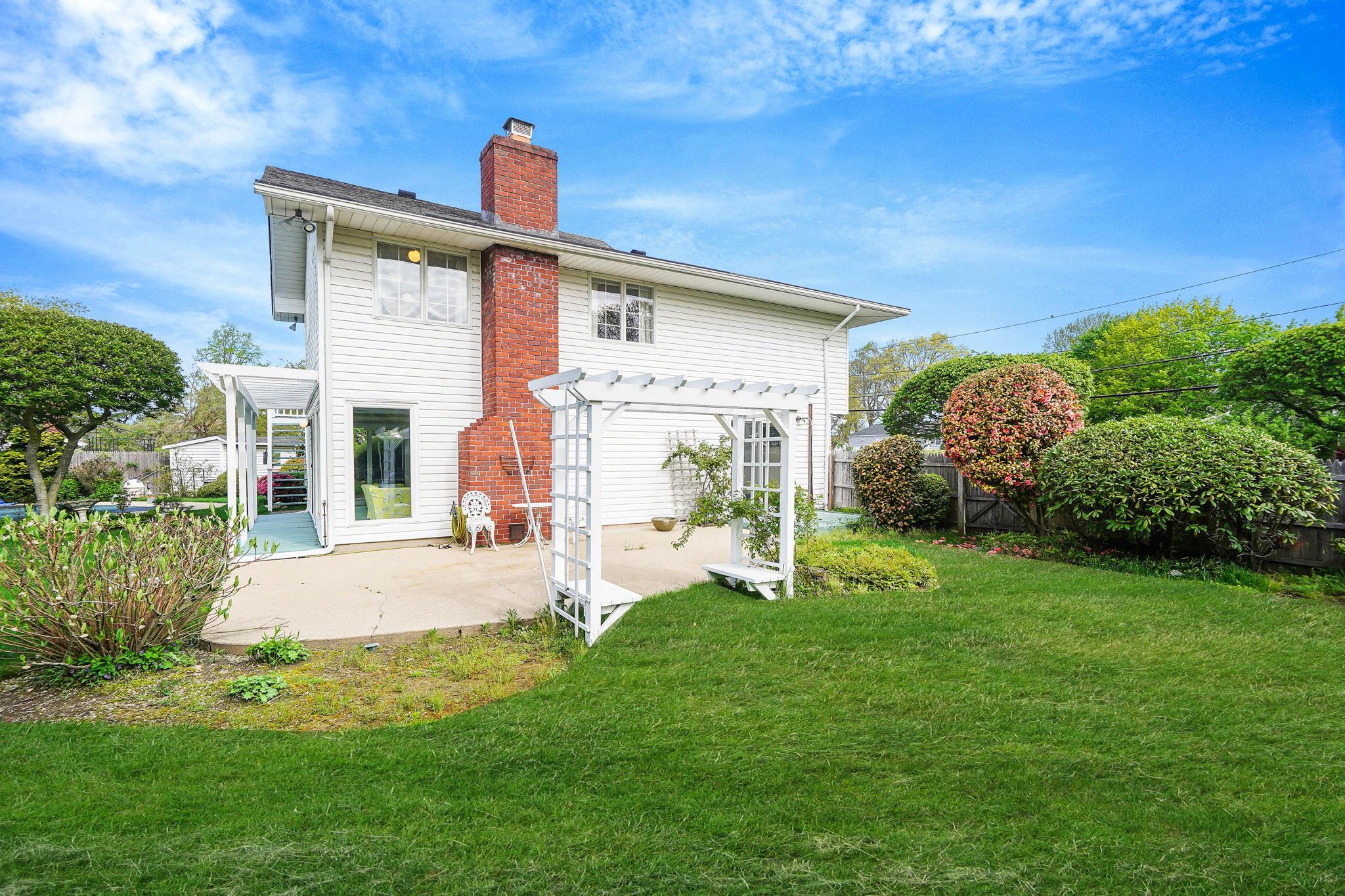 Single Family Candlewood  Suffolk County, NY 11706, MLS-855406-32
