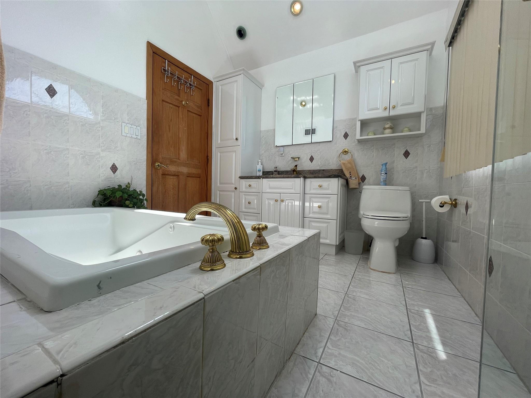 Single Family Constellation  Nassau County, NY 11756, MLS-855409-25