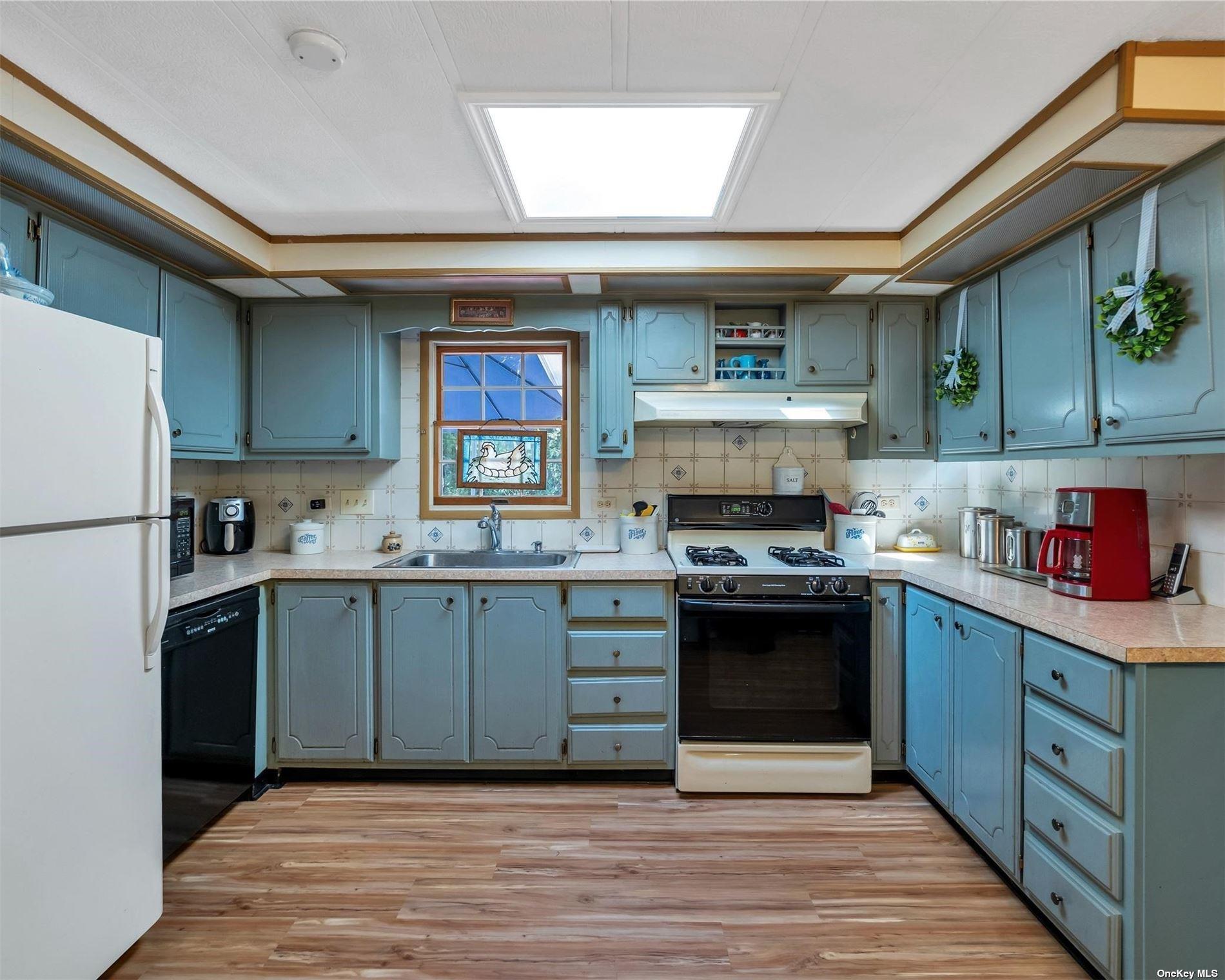 Single Family Middle  Suffolk County, NY 11933, MLS-855435-15