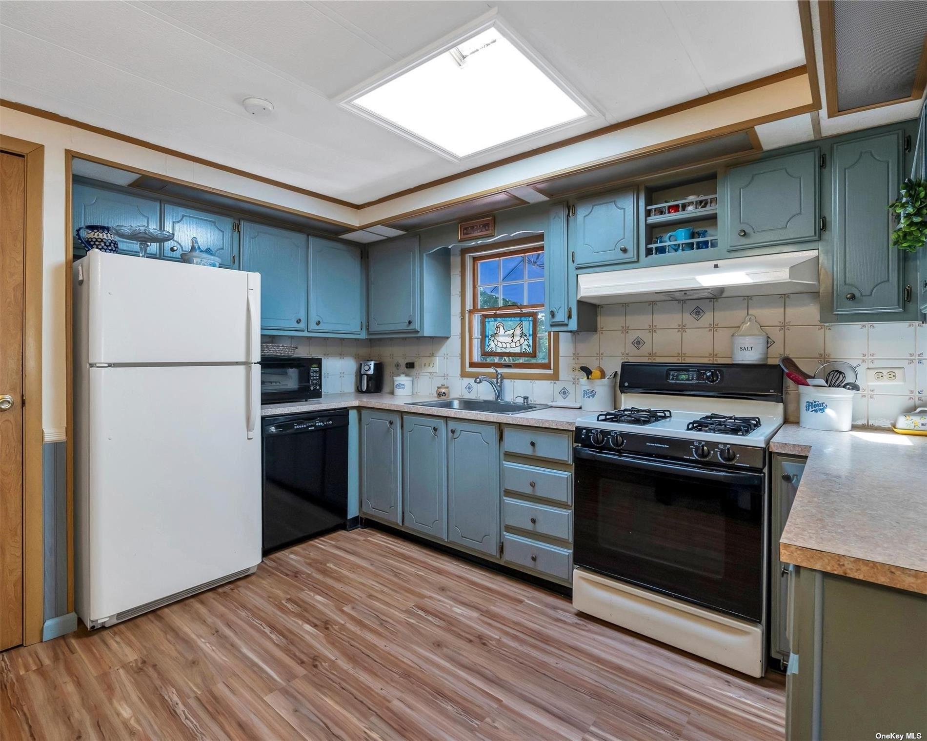 Single Family Middle  Suffolk County, NY 11933, MLS-855435-18