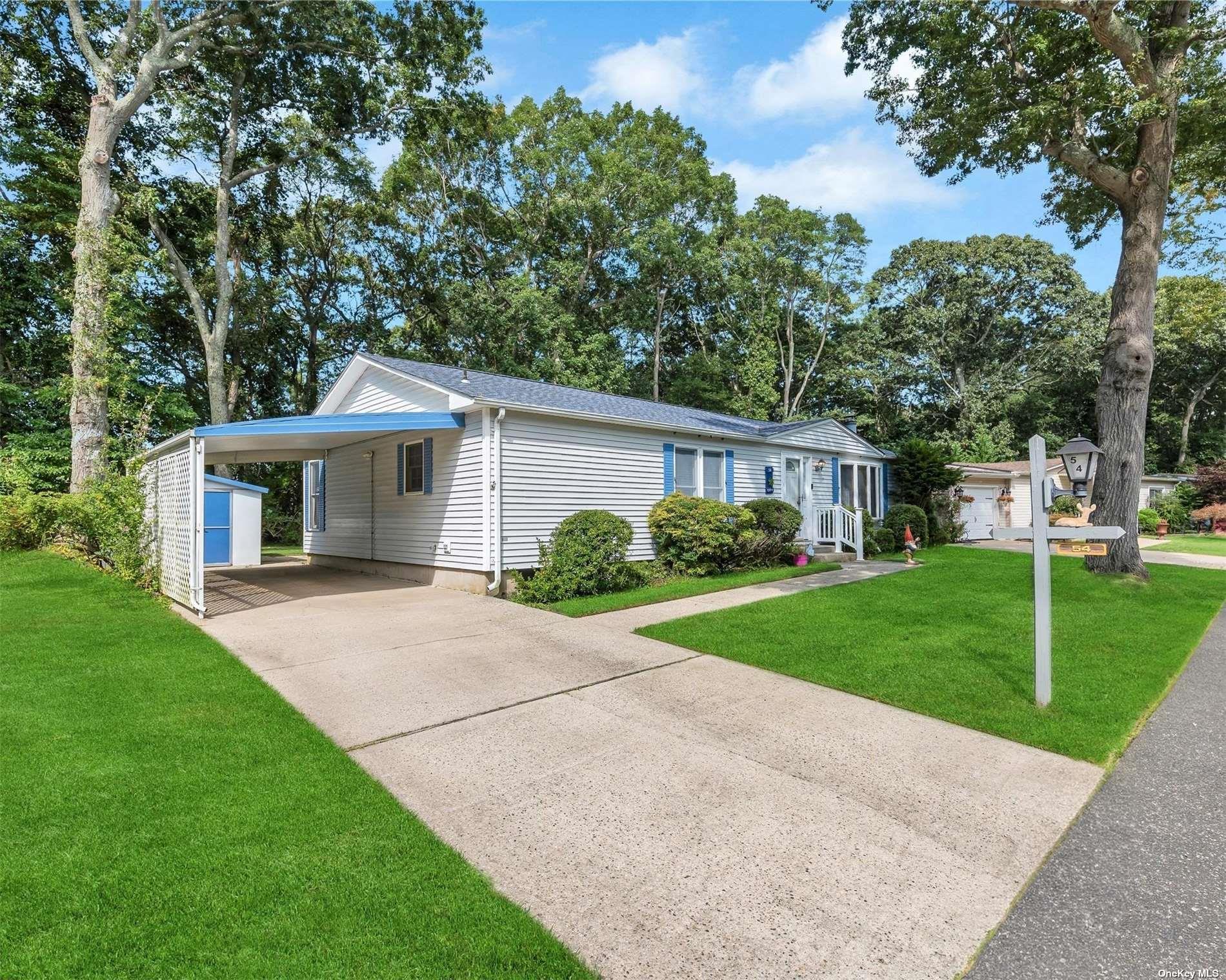 Single Family Middle  Suffolk County, NY 11933, MLS-855435-2