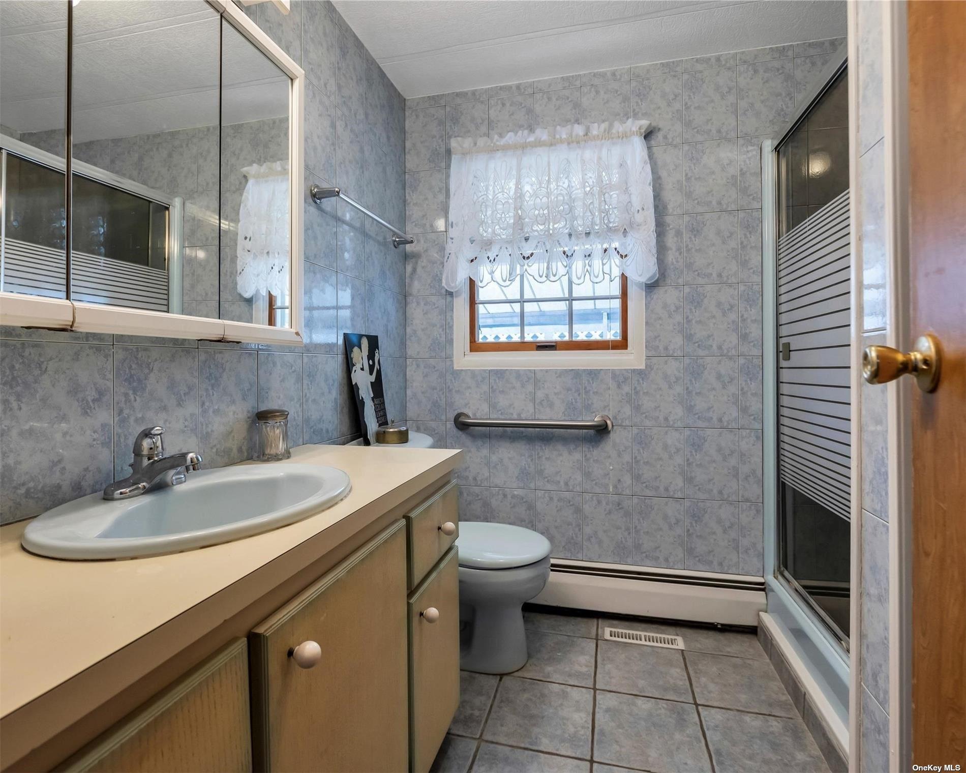 Single Family Middle  Suffolk County, NY 11933, MLS-855435-24