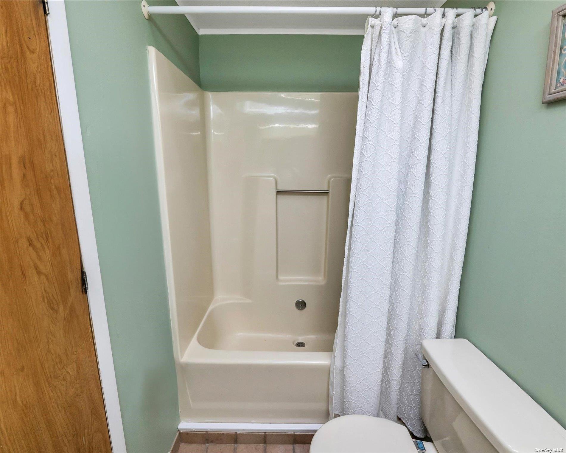 Single Family Middle  Suffolk County, NY 11933, MLS-855435-29