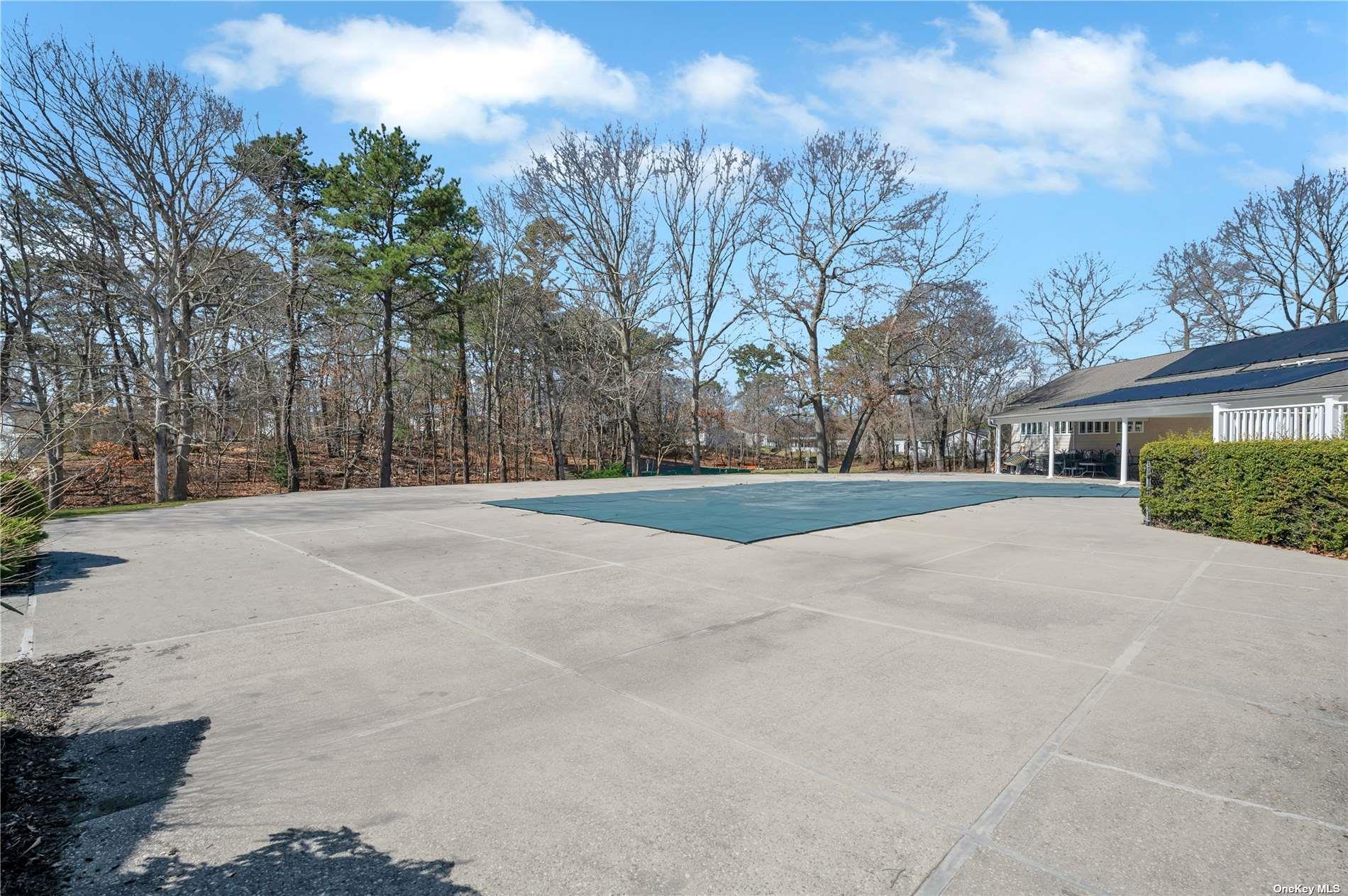 Single Family Middle  Suffolk County, NY 11933, MLS-855435-33