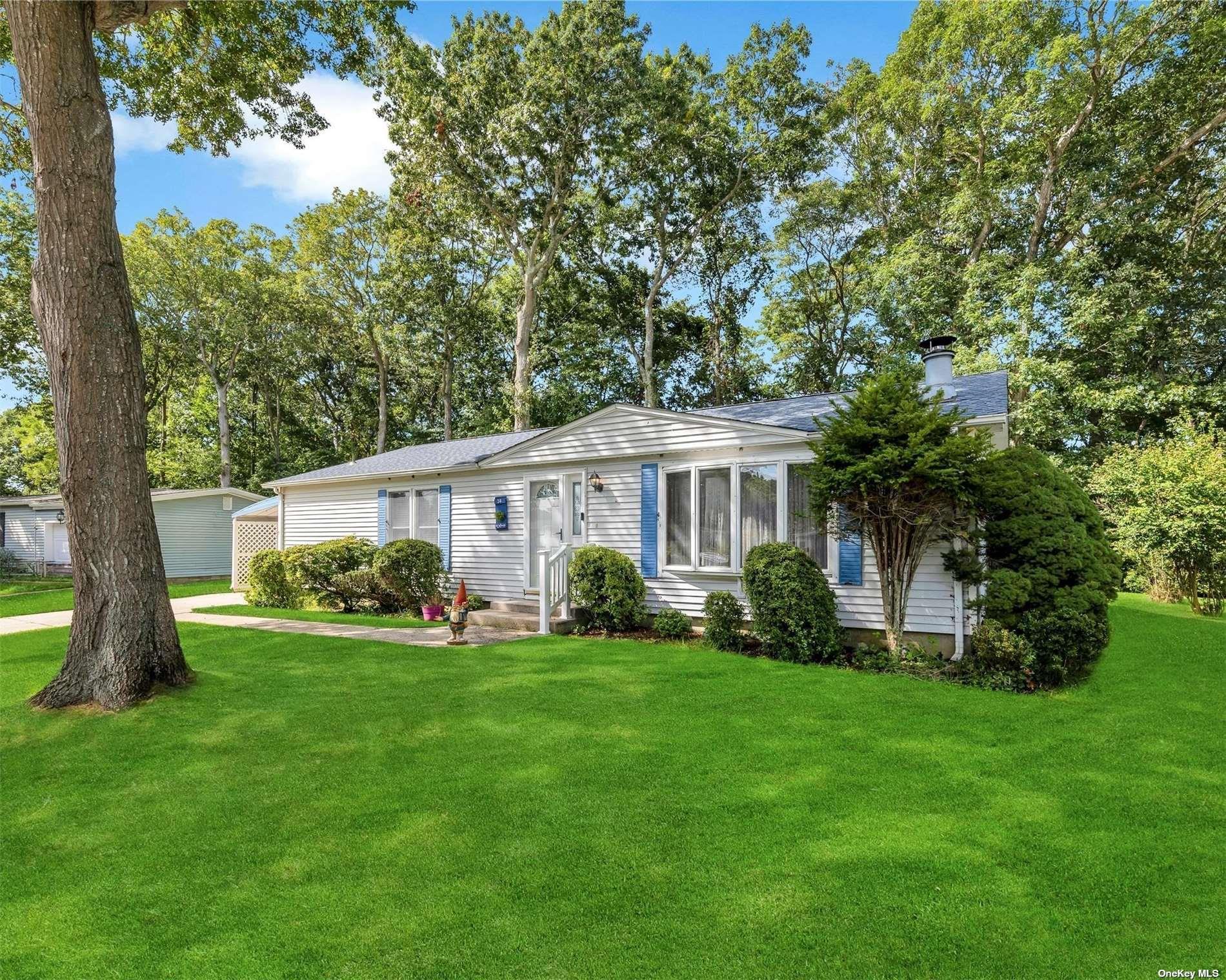 Single Family Middle  Suffolk County, NY 11933, MLS-855435-4