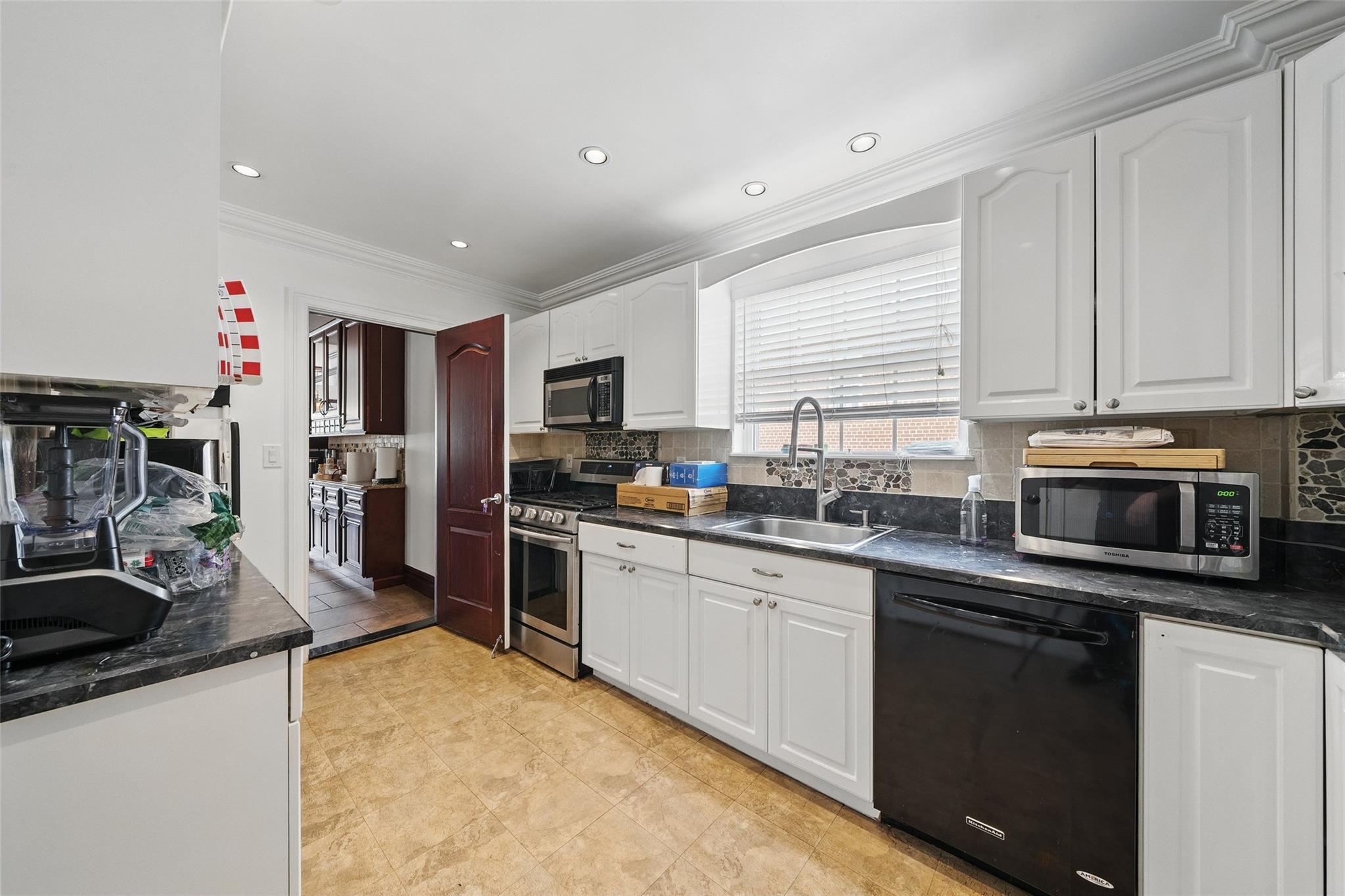 Single Family Polo  Bronx, NY 10465, MLS-855461-10