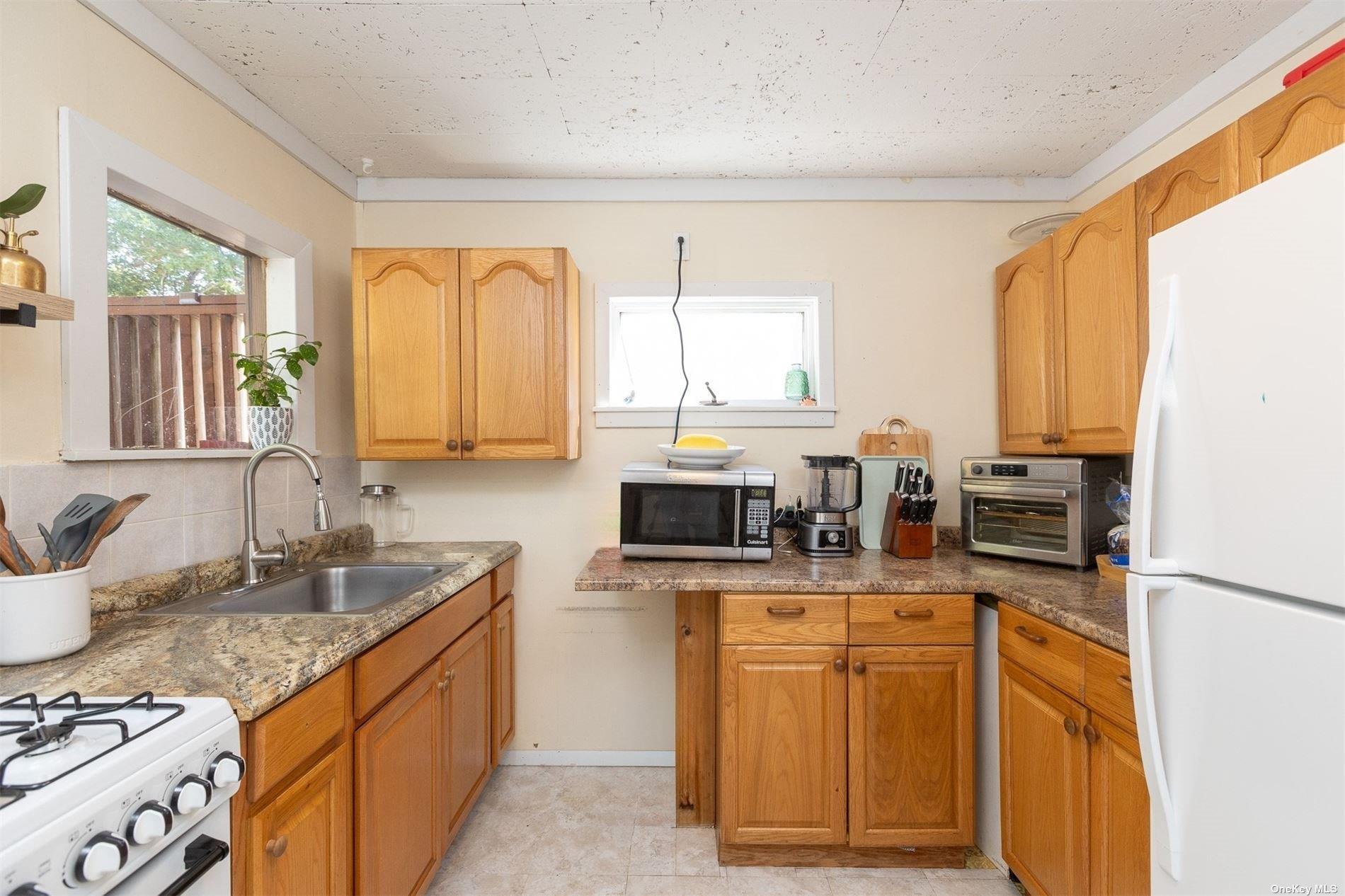 Single Family 3rd  Suffolk County, NY 11792, MLS-855473-10