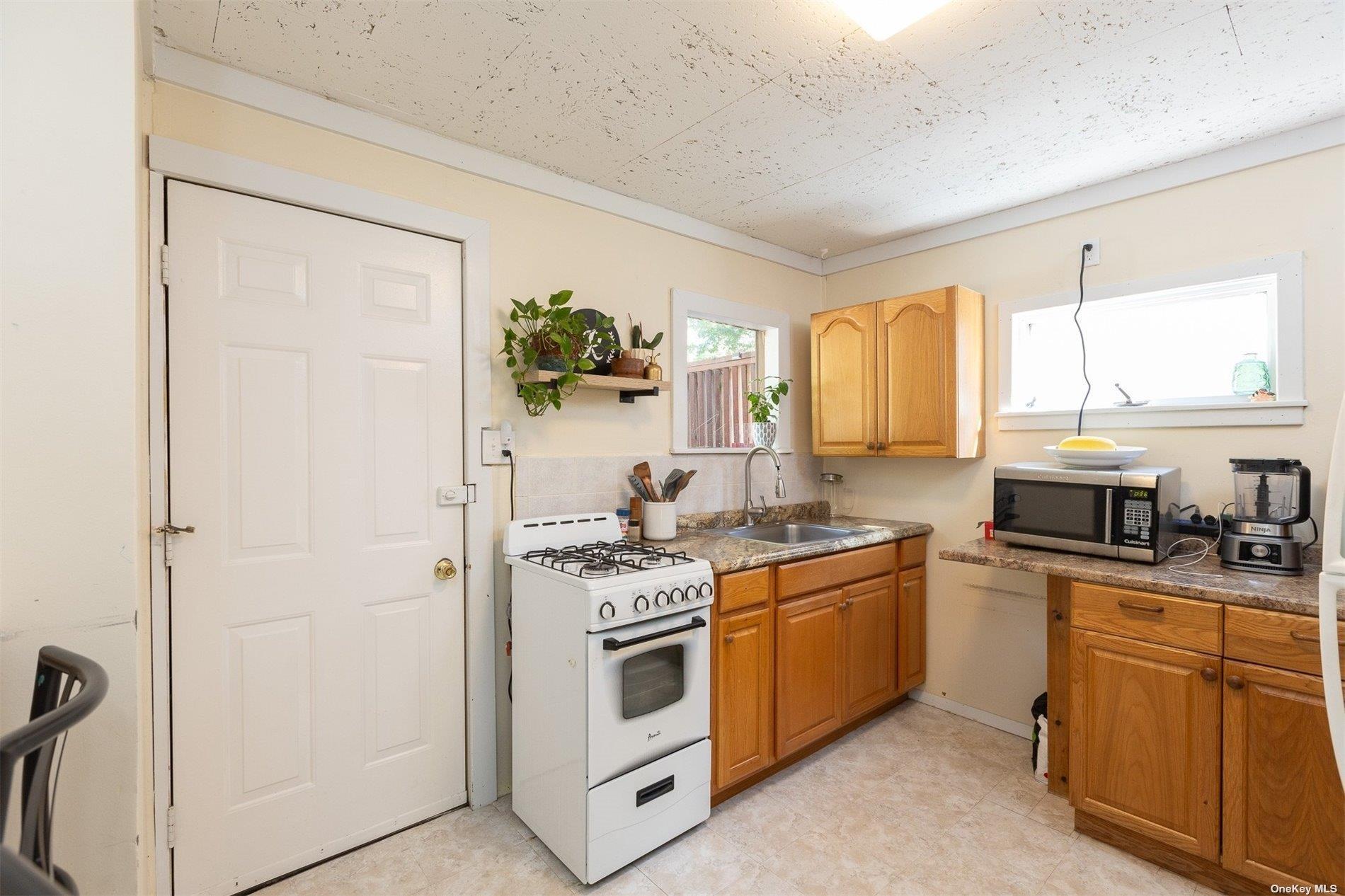 Single Family 3rd  Suffolk County, NY 11792, MLS-855473-9