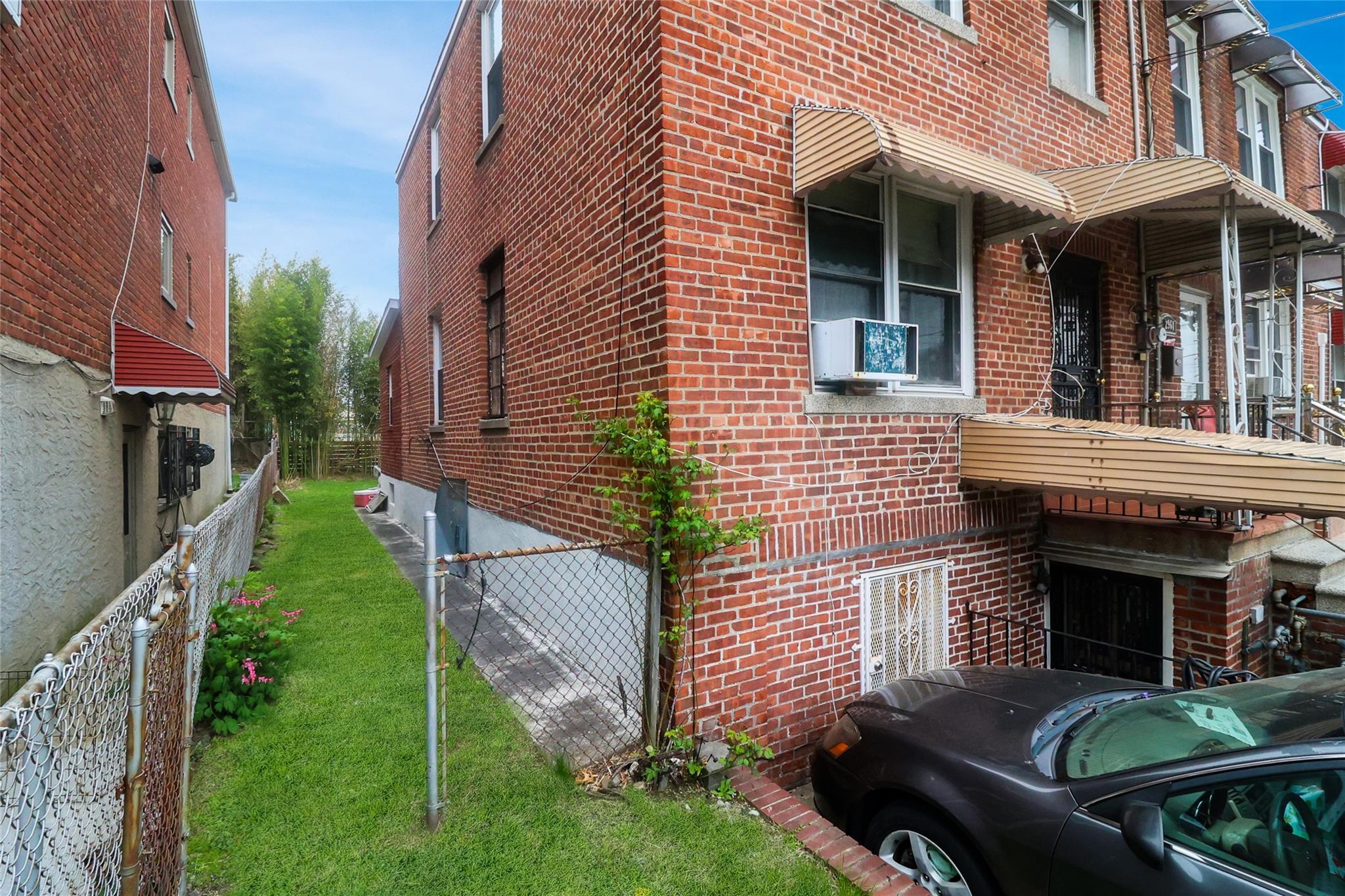 Single Family Laconia  Bronx, NY 10469, MLS-855501-38
