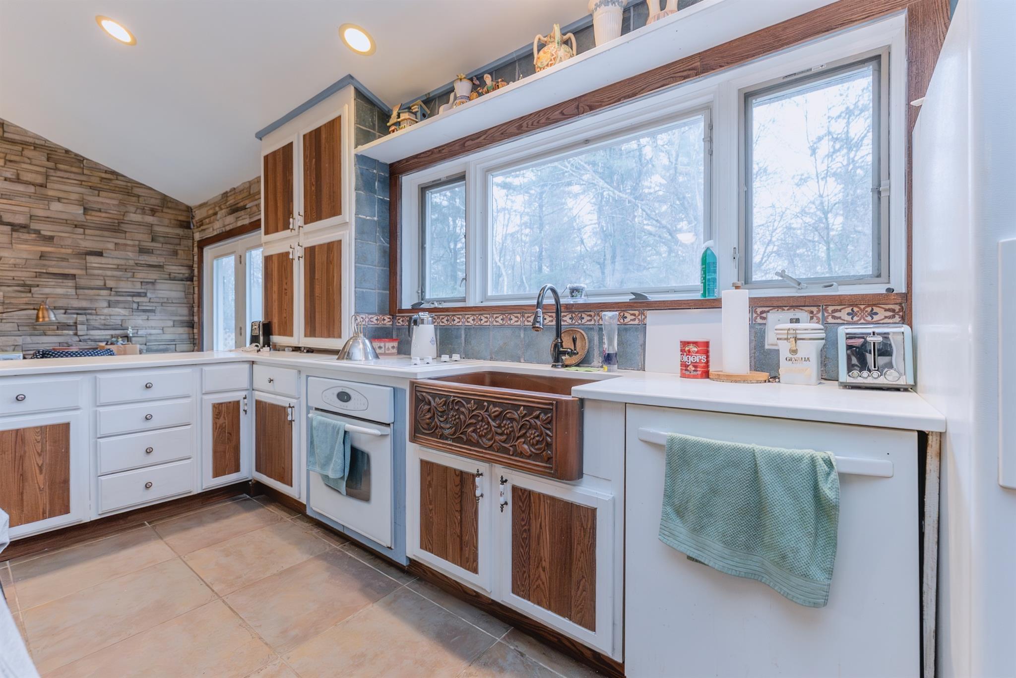 Single Family Circle  Ulster County, NY 12420, MLS-855504-9