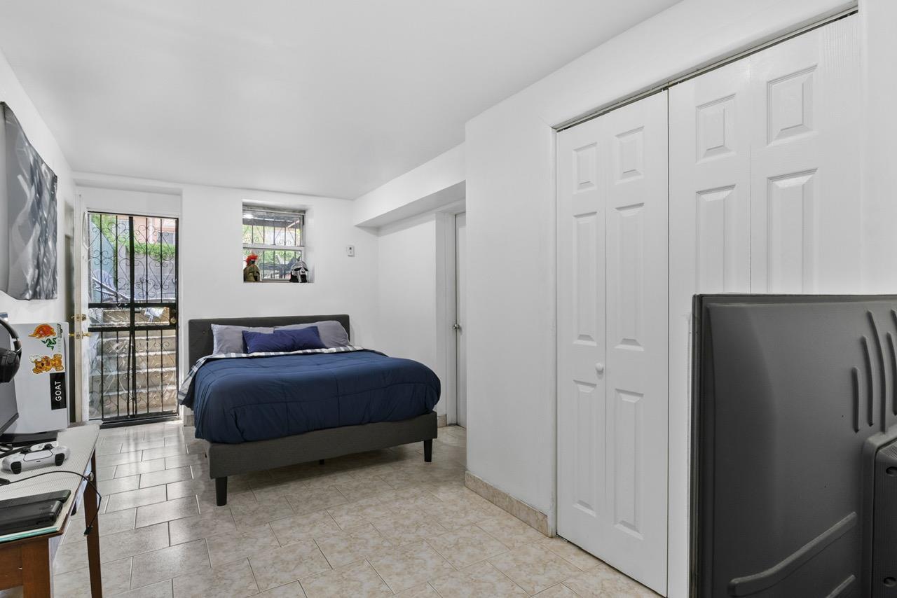 Single Family Cornelia Street  Brooklyn, NY 11237, MLS-855528-13
