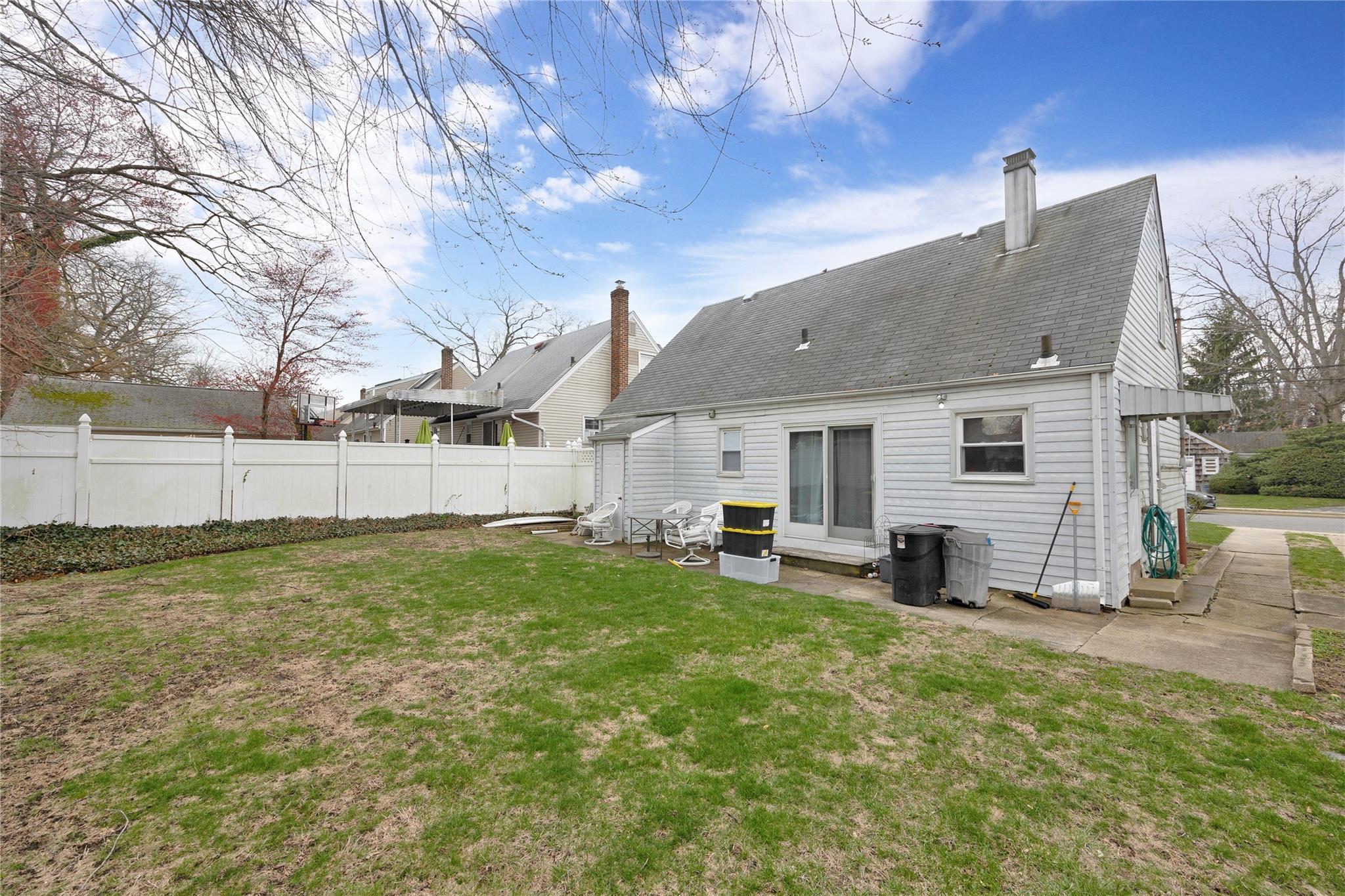 Single Family Avondale  Nassau County, NY 11581, MLS-855532-10