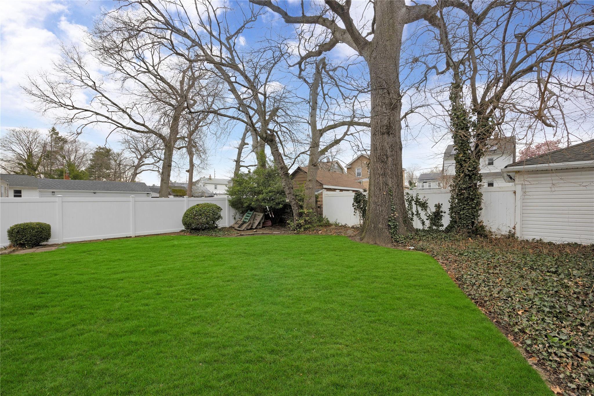 Single Family Avondale  Nassau County, NY 11581, MLS-855532-13