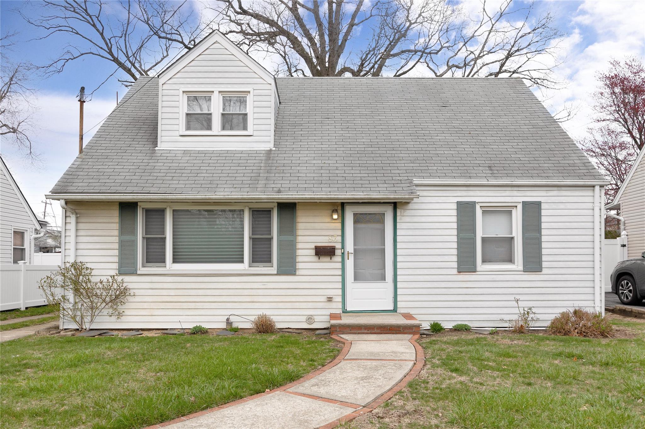 Single Family Avondale  Nassau County, NY 11581, MLS-855532-2