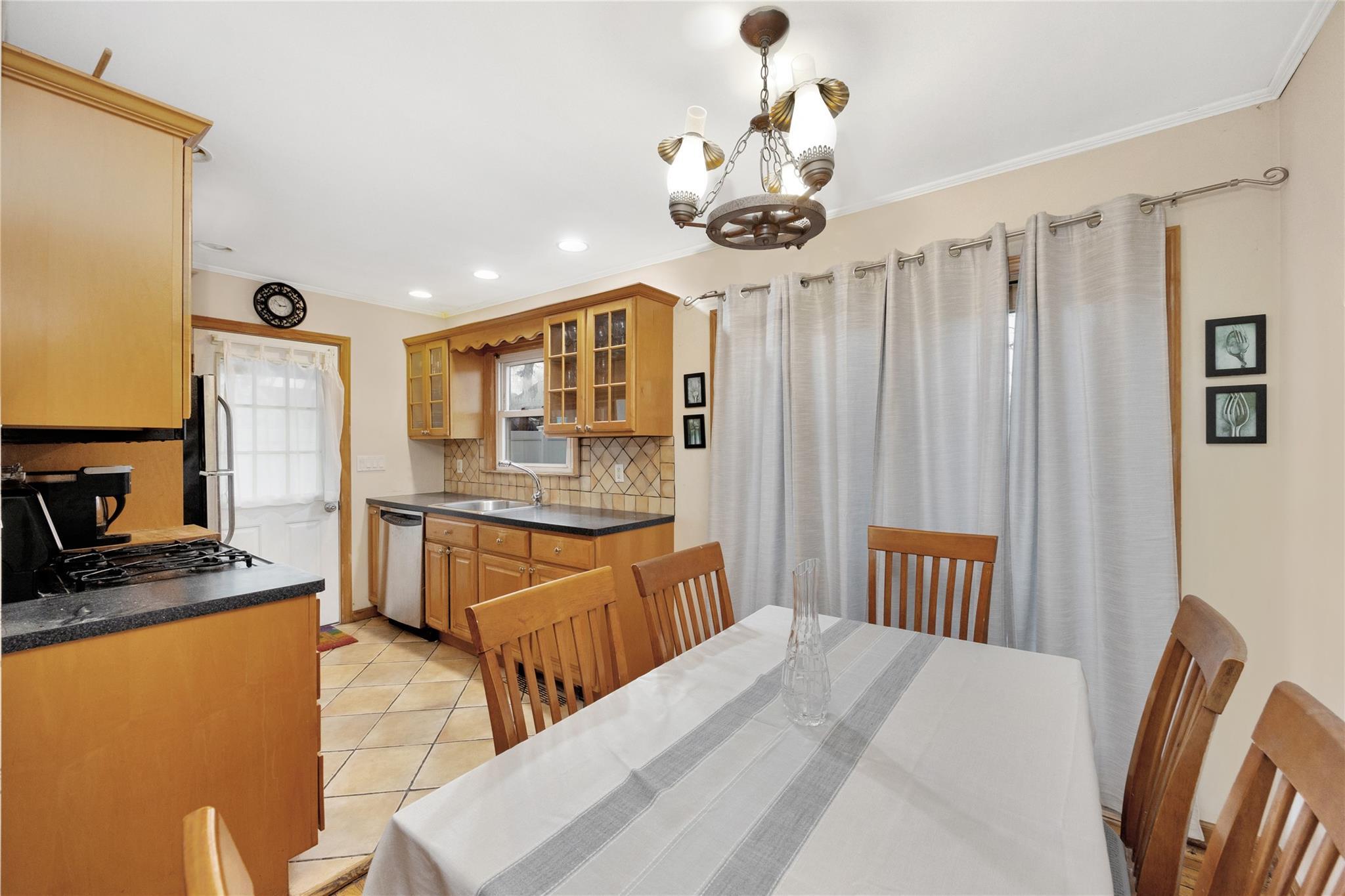 Single Family Avondale  Nassau County, NY 11581, MLS-855532-22