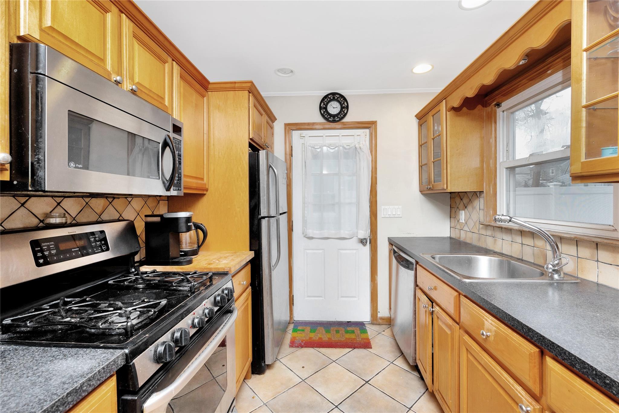 Single Family Avondale  Nassau County, NY 11581, MLS-855532-23