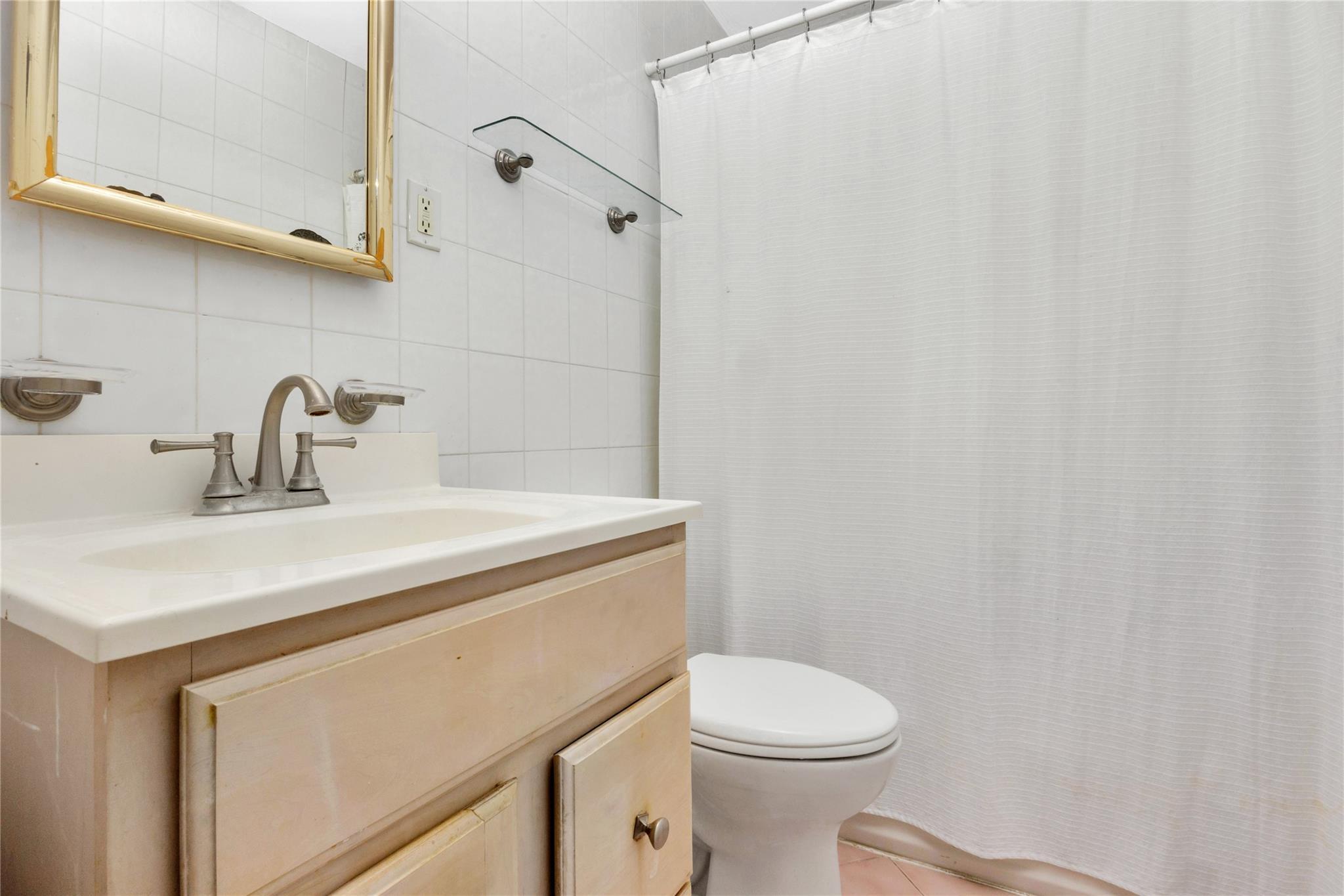 Single Family Avondale  Nassau County, NY 11581, MLS-855532-25