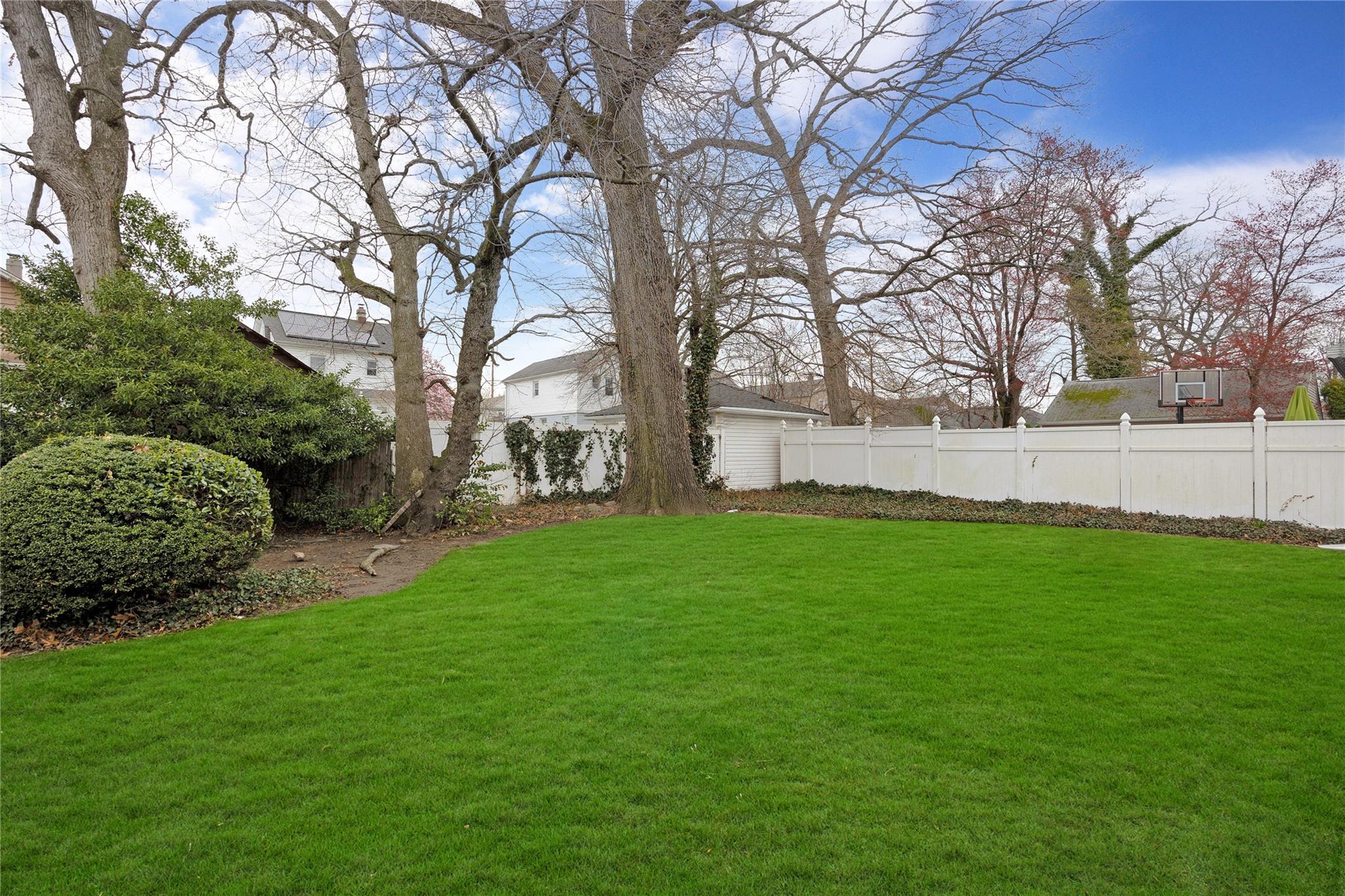 Single Family Avondale  Nassau County, NY 11581, MLS-855532-7