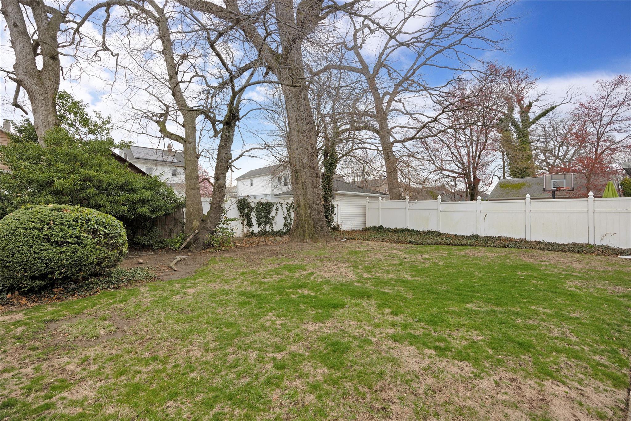 Single Family Avondale  Nassau County, NY 11581, MLS-855532-8