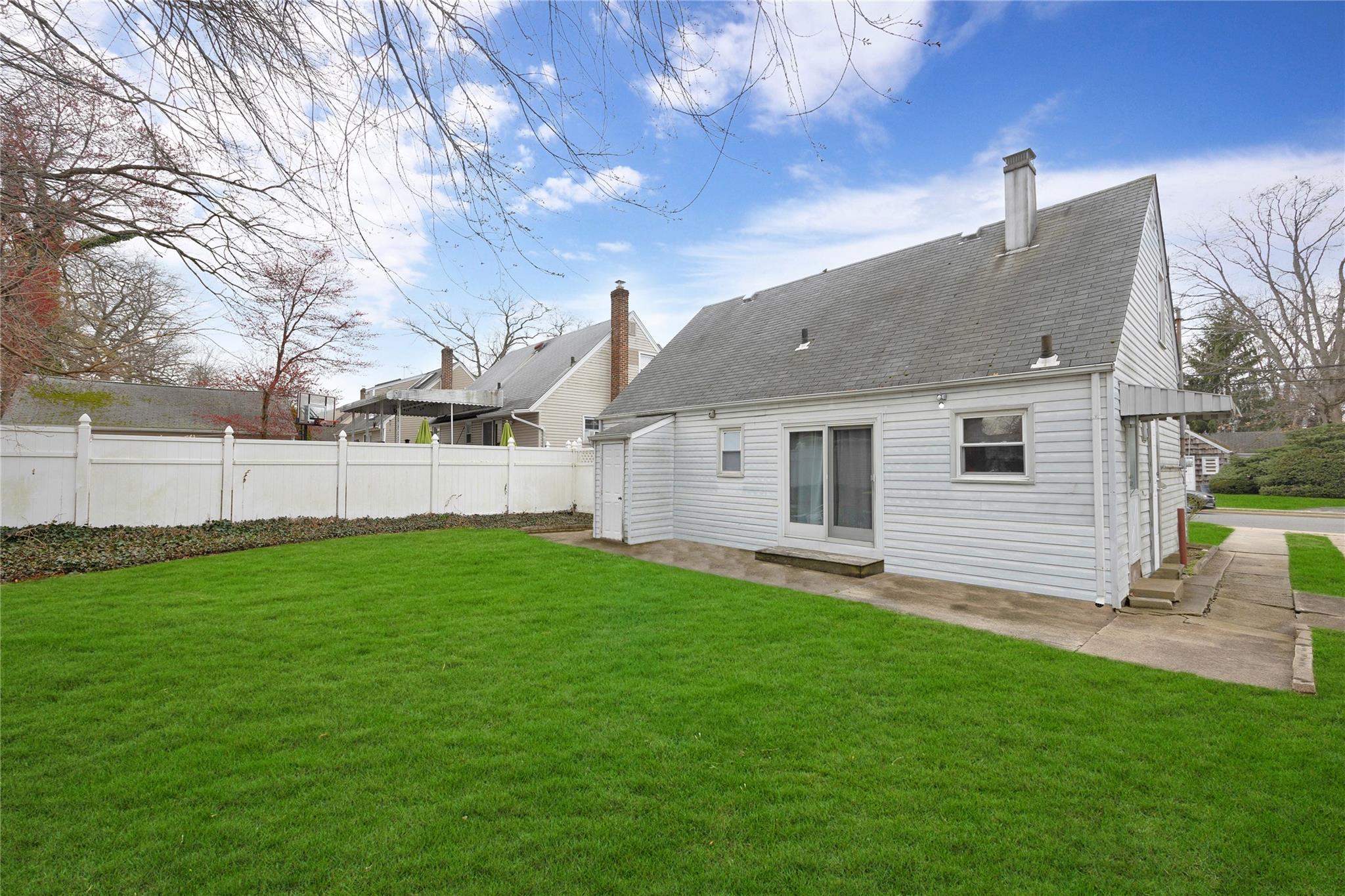 Single Family Avondale  Nassau County, NY 11581, MLS-855532-9