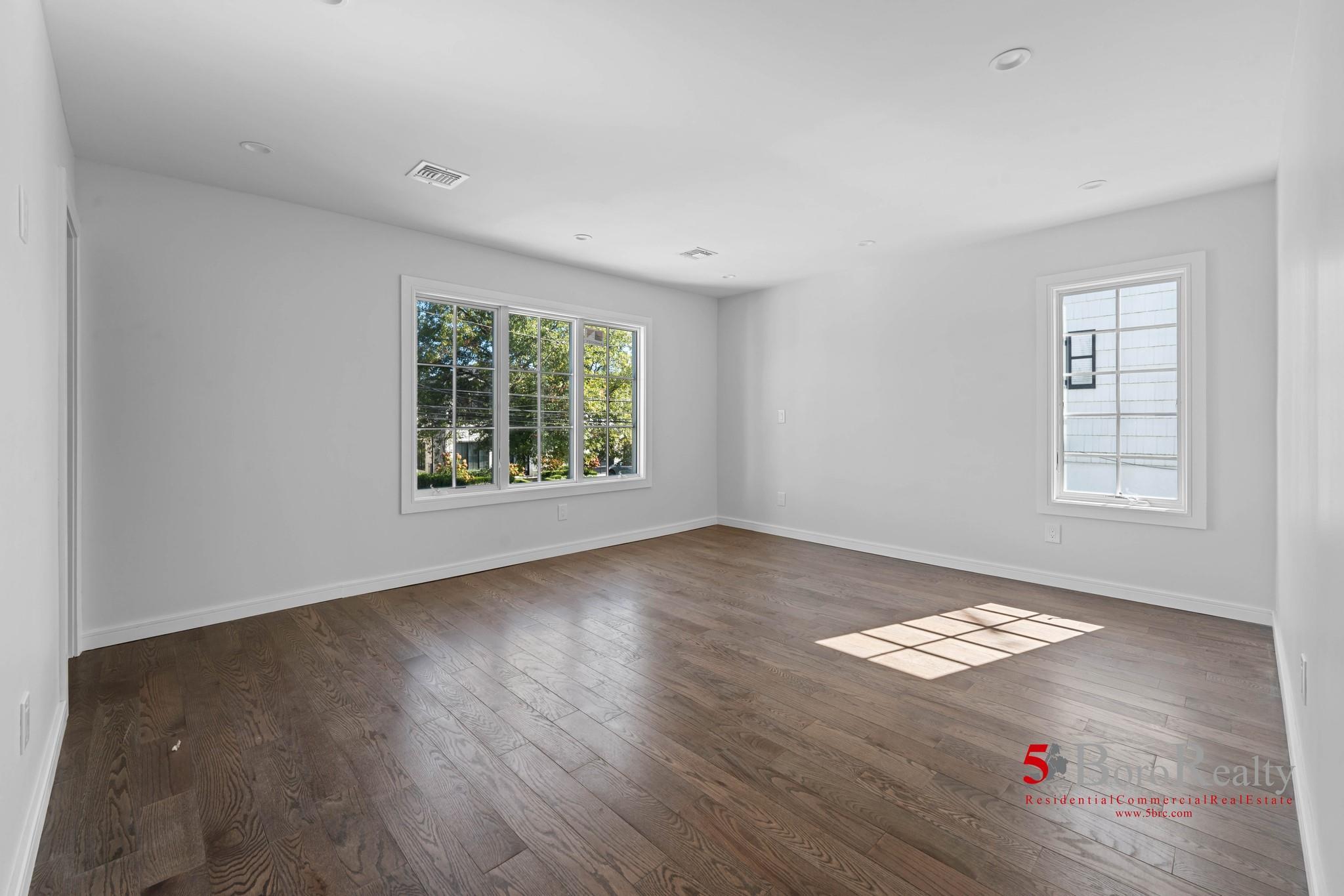 Single Family Bayview  Nassau County, NY 11516, MLS-855563-10