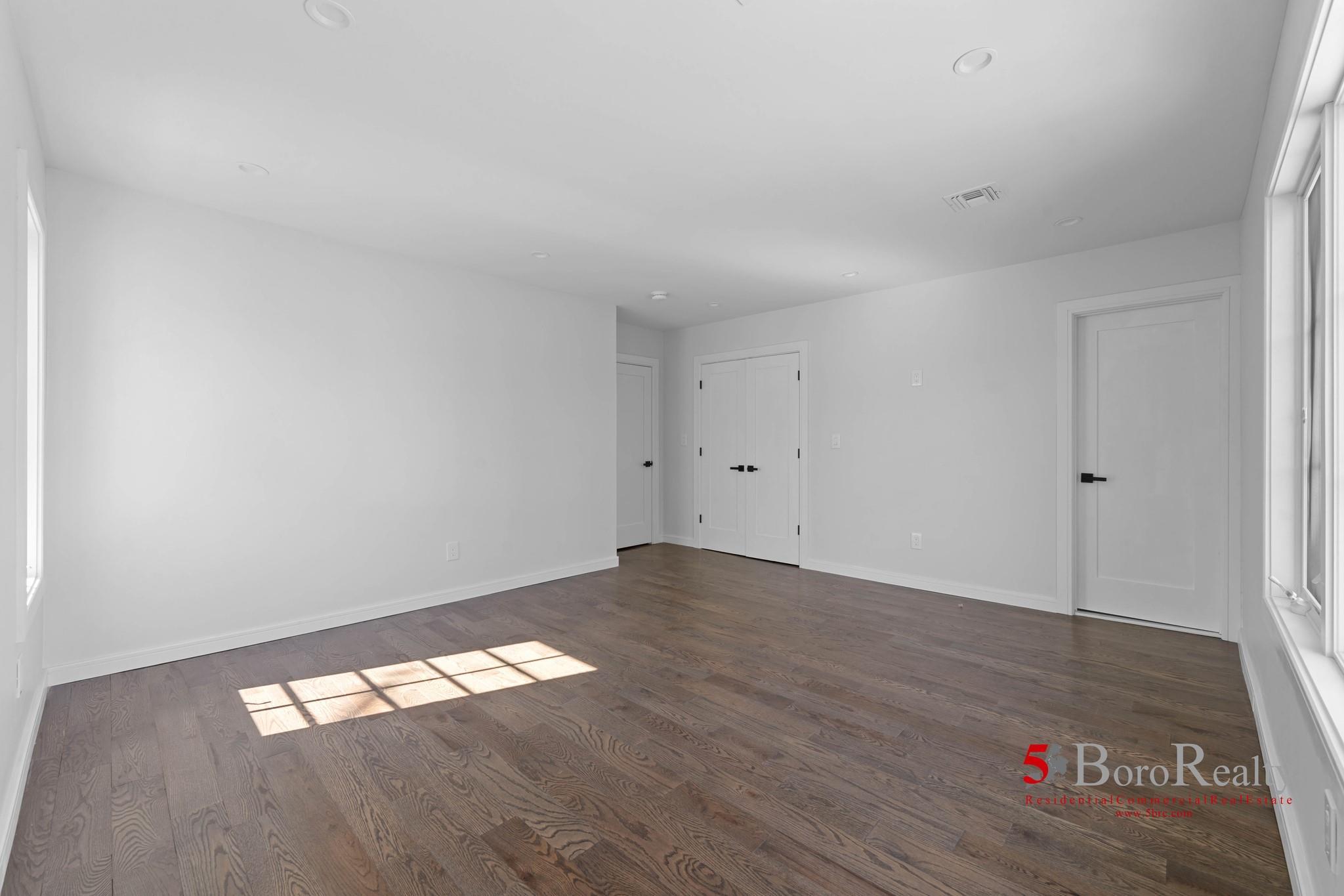 Single Family Bayview  Nassau County, NY 11516, MLS-855563-12