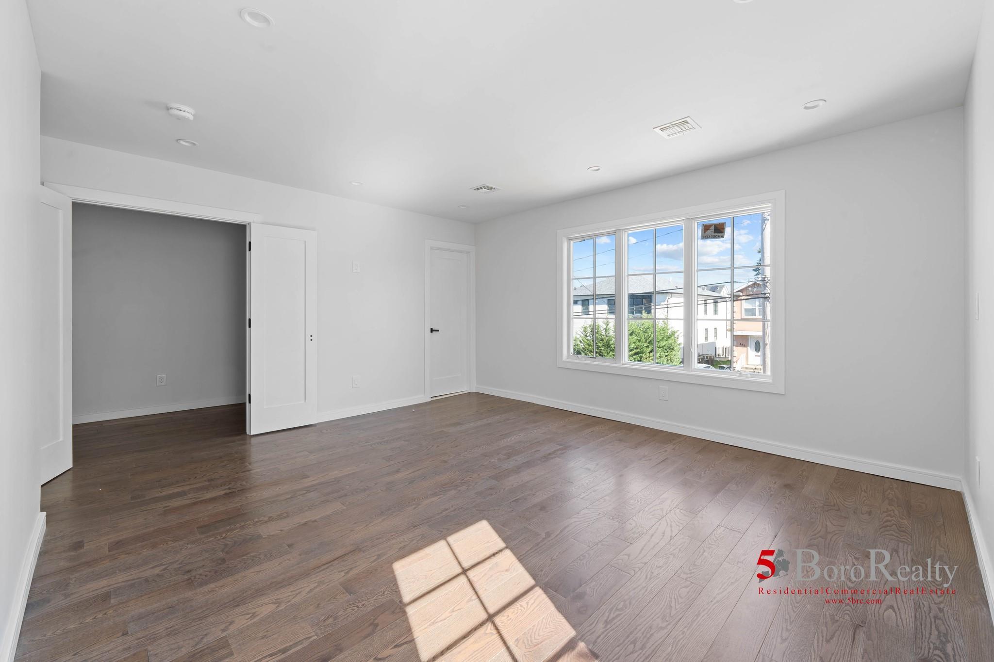 Single Family Bayview  Nassau County, NY 11516, MLS-855563-15