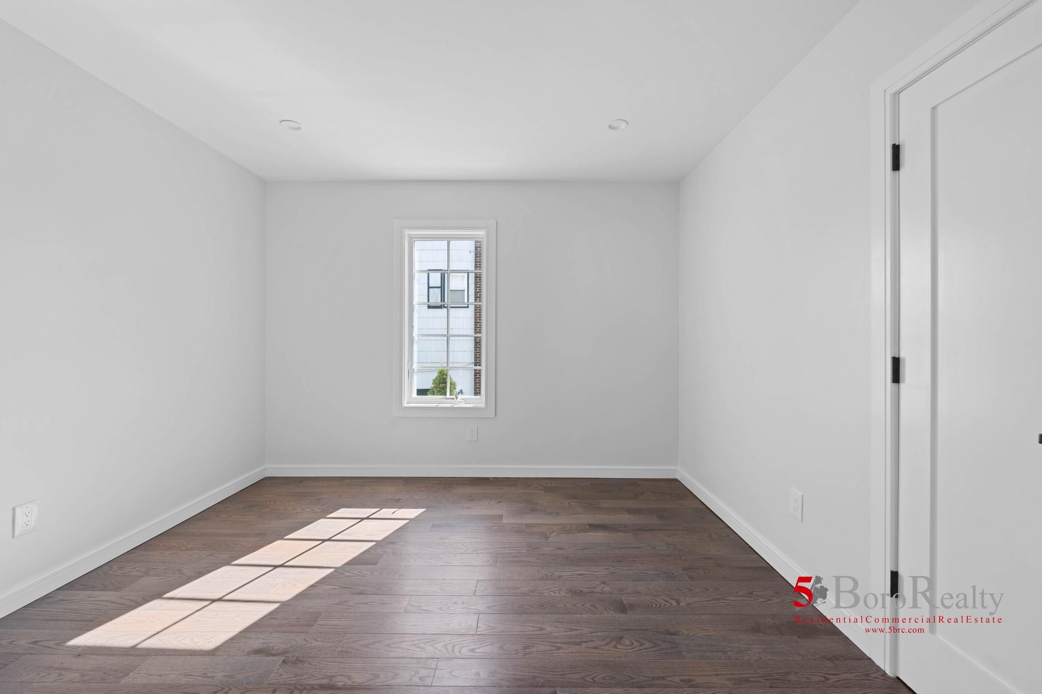 Single Family Bayview  Nassau County, NY 11516, MLS-855563-16