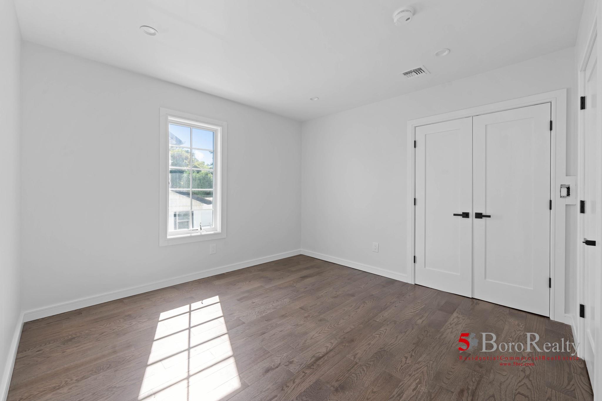 Single Family Bayview  Nassau County, NY 11516, MLS-855563-17