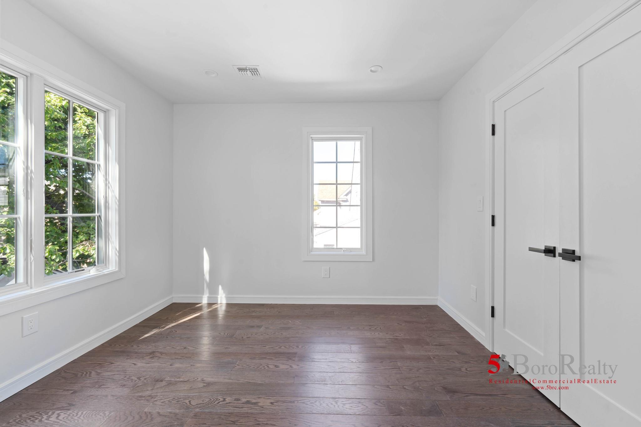Single Family Bayview  Nassau County, NY 11516, MLS-855563-21