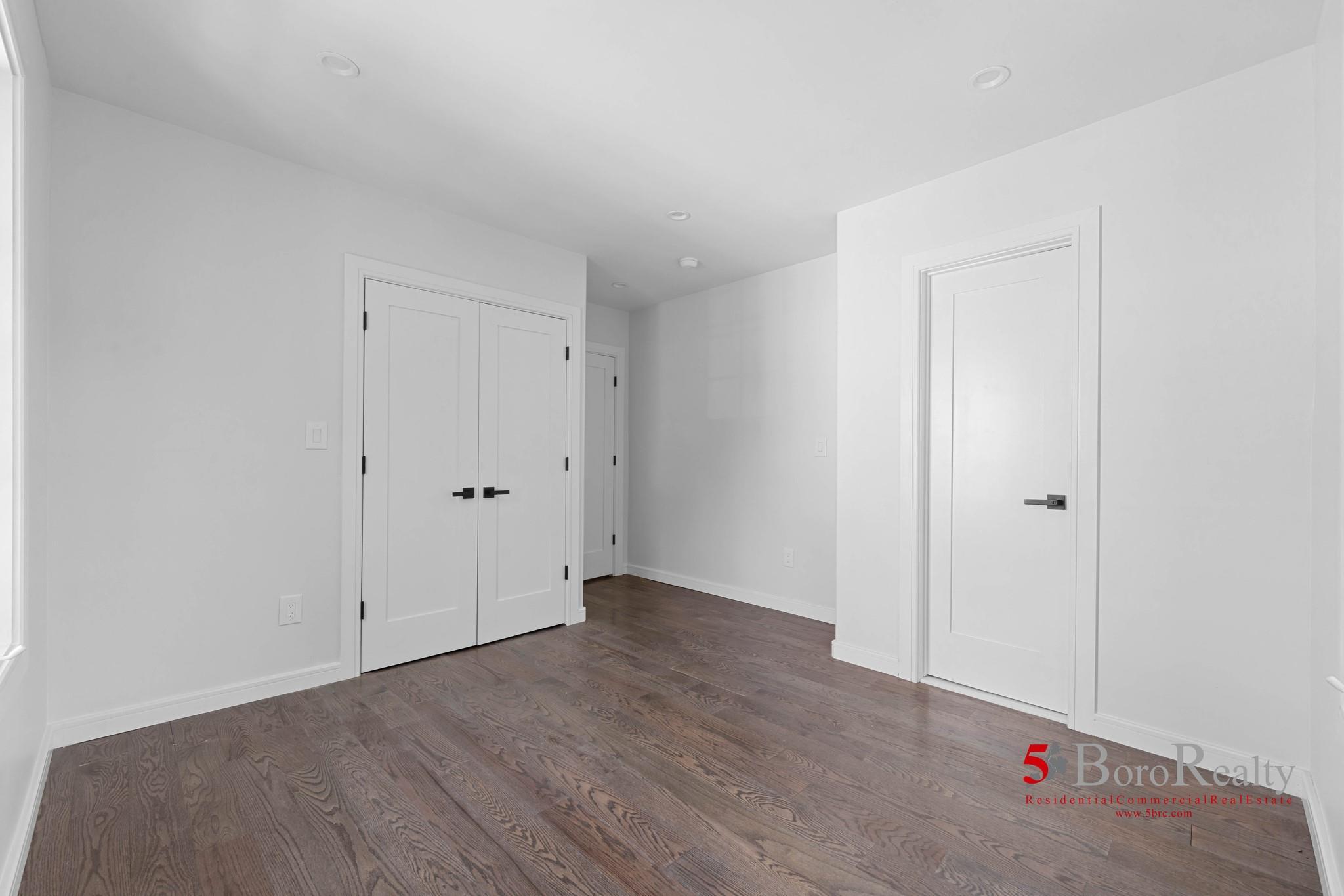 Single Family Bayview  Nassau County, NY 11516, MLS-855563-22